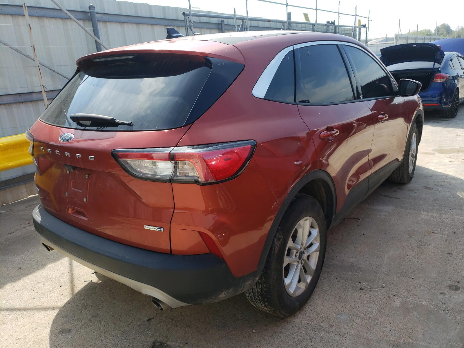Photo 4 from auction – 2020 FORD ESCAPE SE with VIN 1FMCU9G68LUA68006