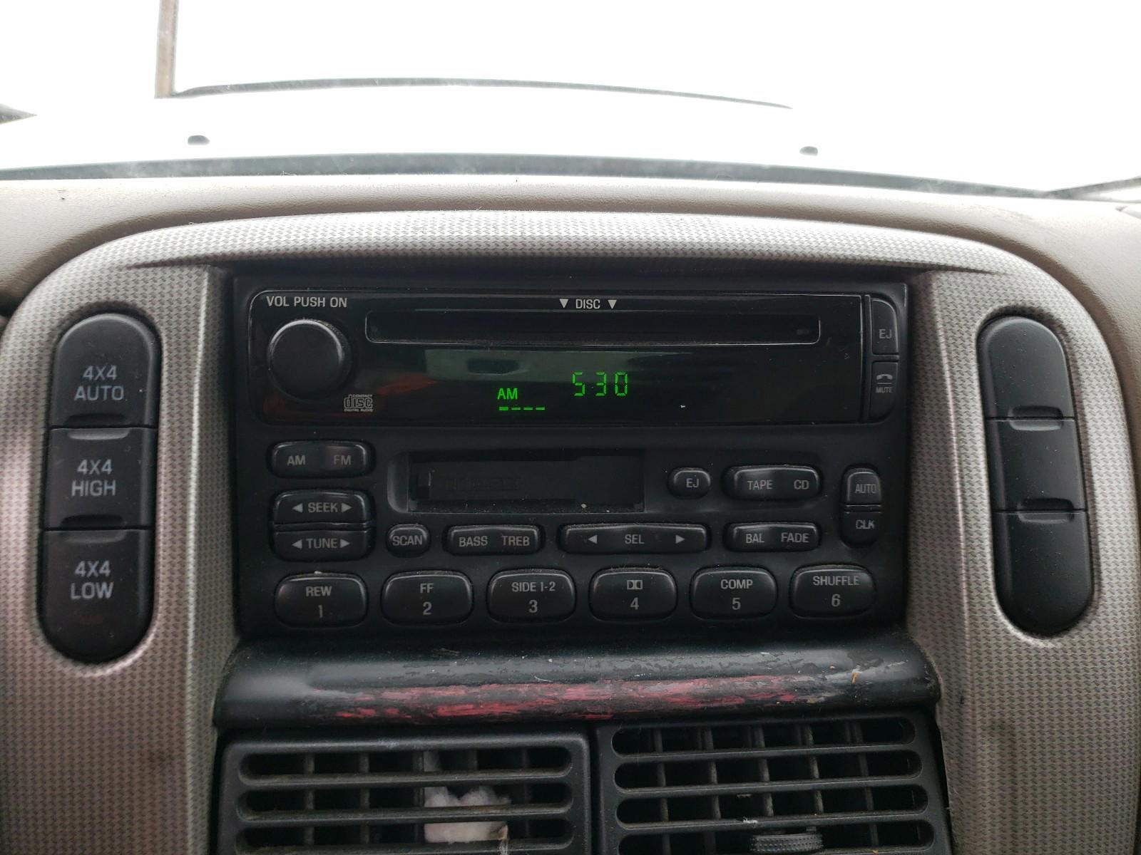 Photo 9 from auction – 2003 FORD EXPLORER X with VIN 1FMZU73W63UB34654