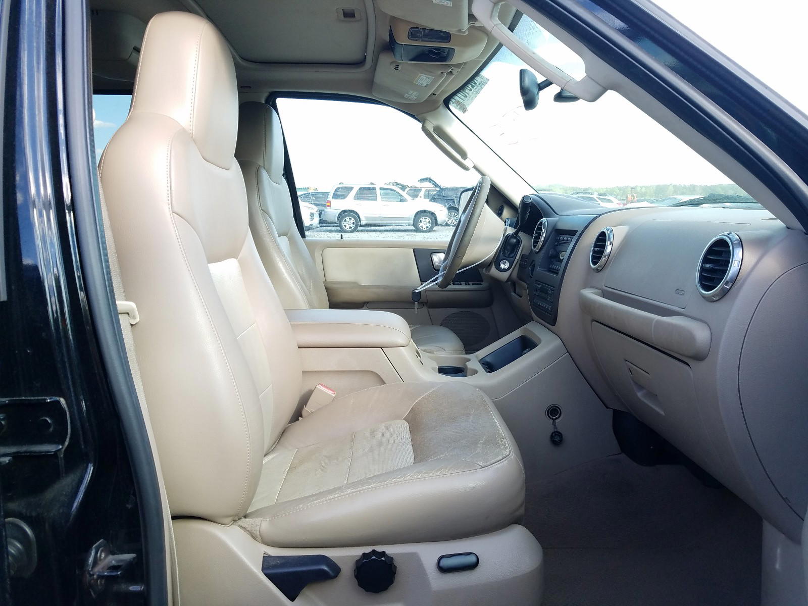 Photo 5 from auction – 2004 FORD EXPEDITION with VIN 1FMFU18L84LB72408