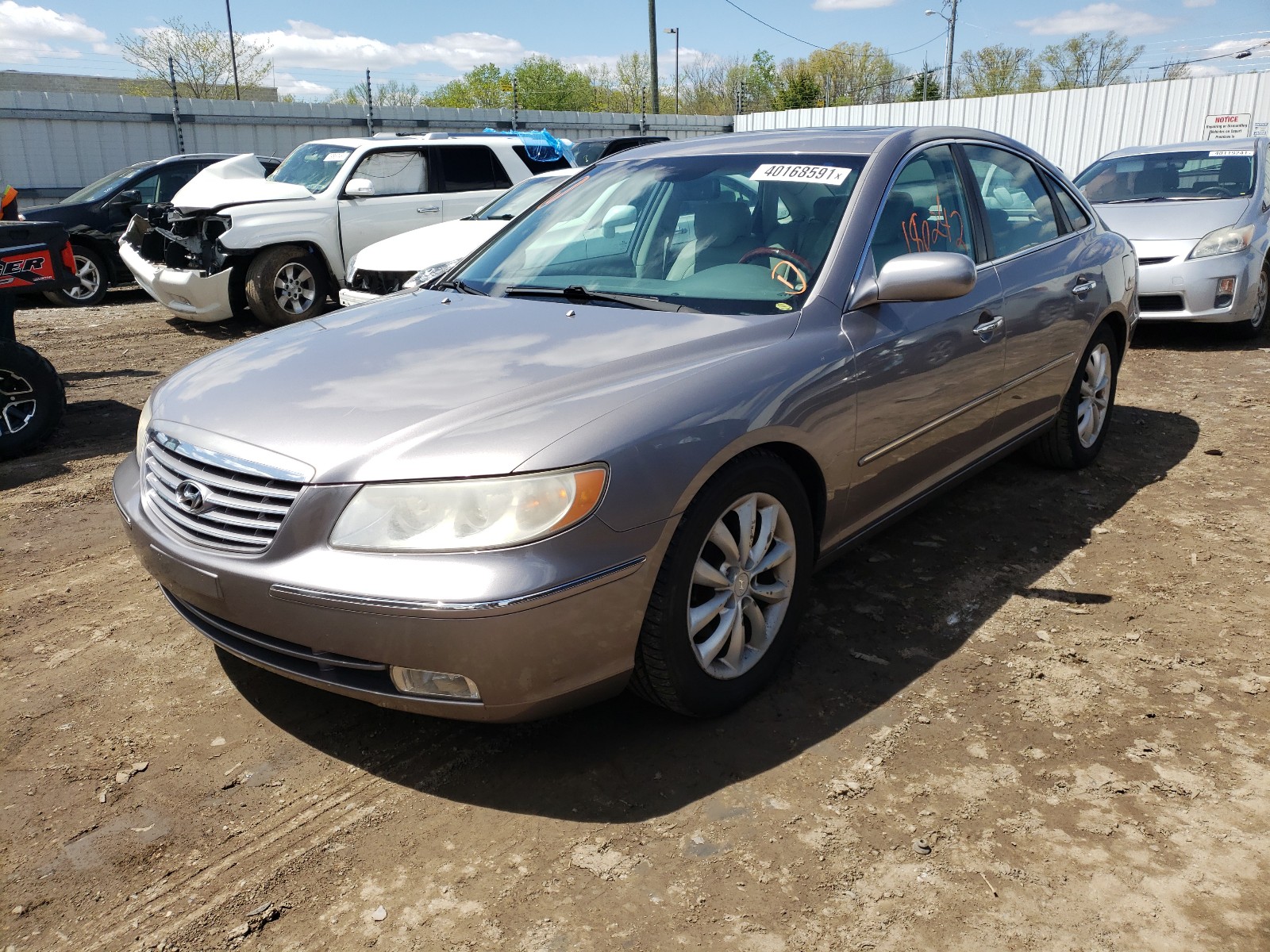 Photo 2 from auction – 2006 HYUNDAI AZERA SE with VIN KMHFC46F46A119009