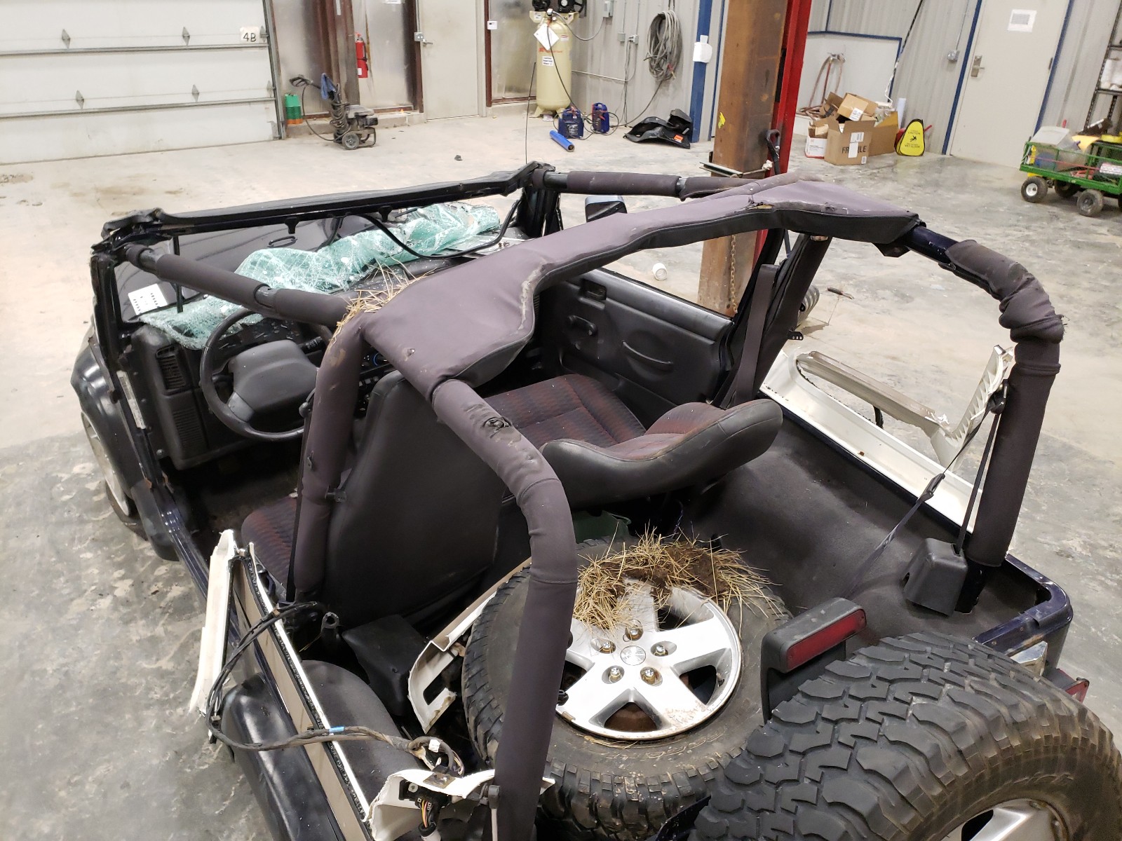 Photo 9 from auction – 1999 JEEP WRANGLER / with VIN 1J4FY19S1XP433867