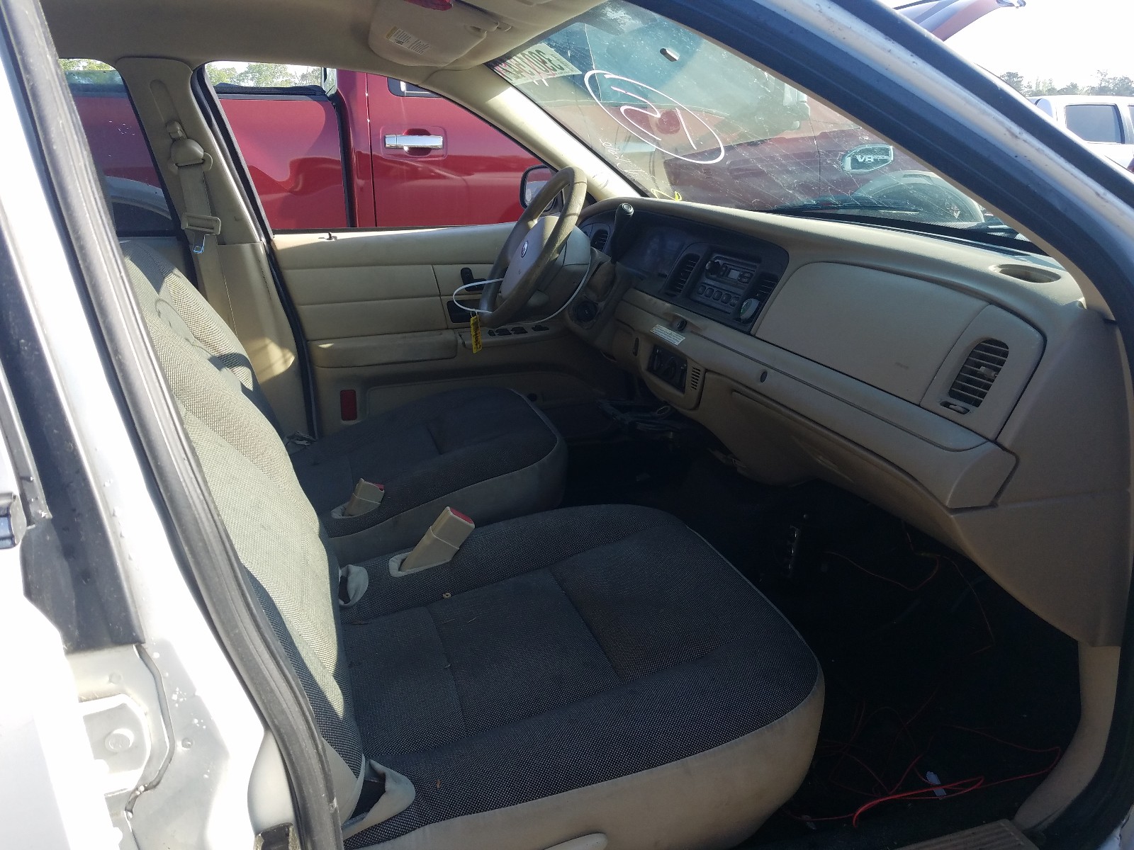 Photo 5 from auction – 2007 FORD CROWN VICT with VIN 2FAHP71W27X106574