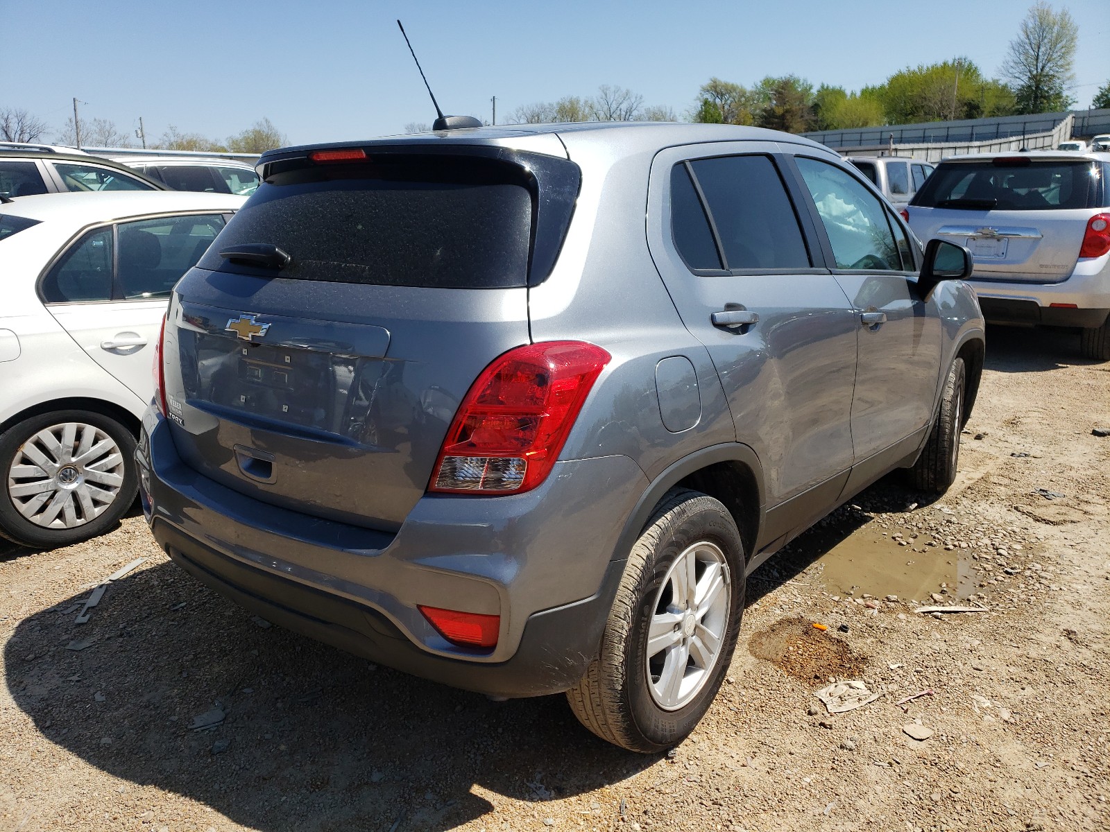 Photo 4 from auction – 2020 CHEVROLET TRAX LS with VIN 3GNCJKSB1LL186375