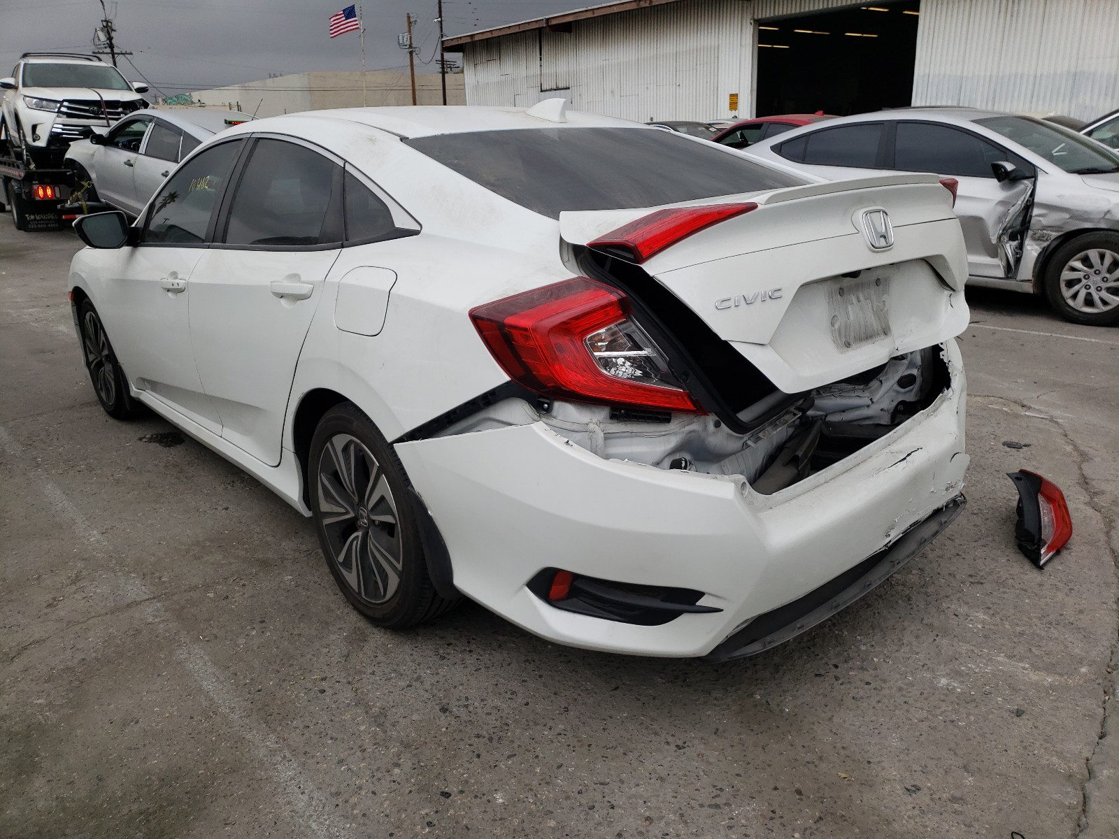 Photo 3 from auction – 2016 HONDA CIVIC EX with VIN 2HGFC1F34GH652491