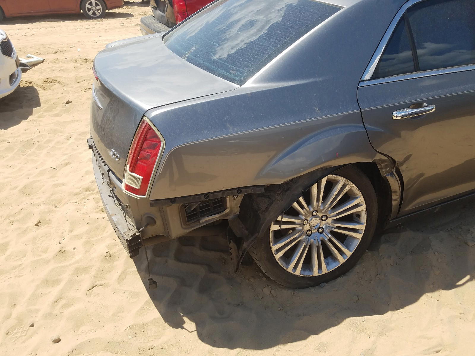 Photo 9 from auction – 2011 CHRYSLER 300 LIMITE with VIN 2C3CA5CG9BH595336