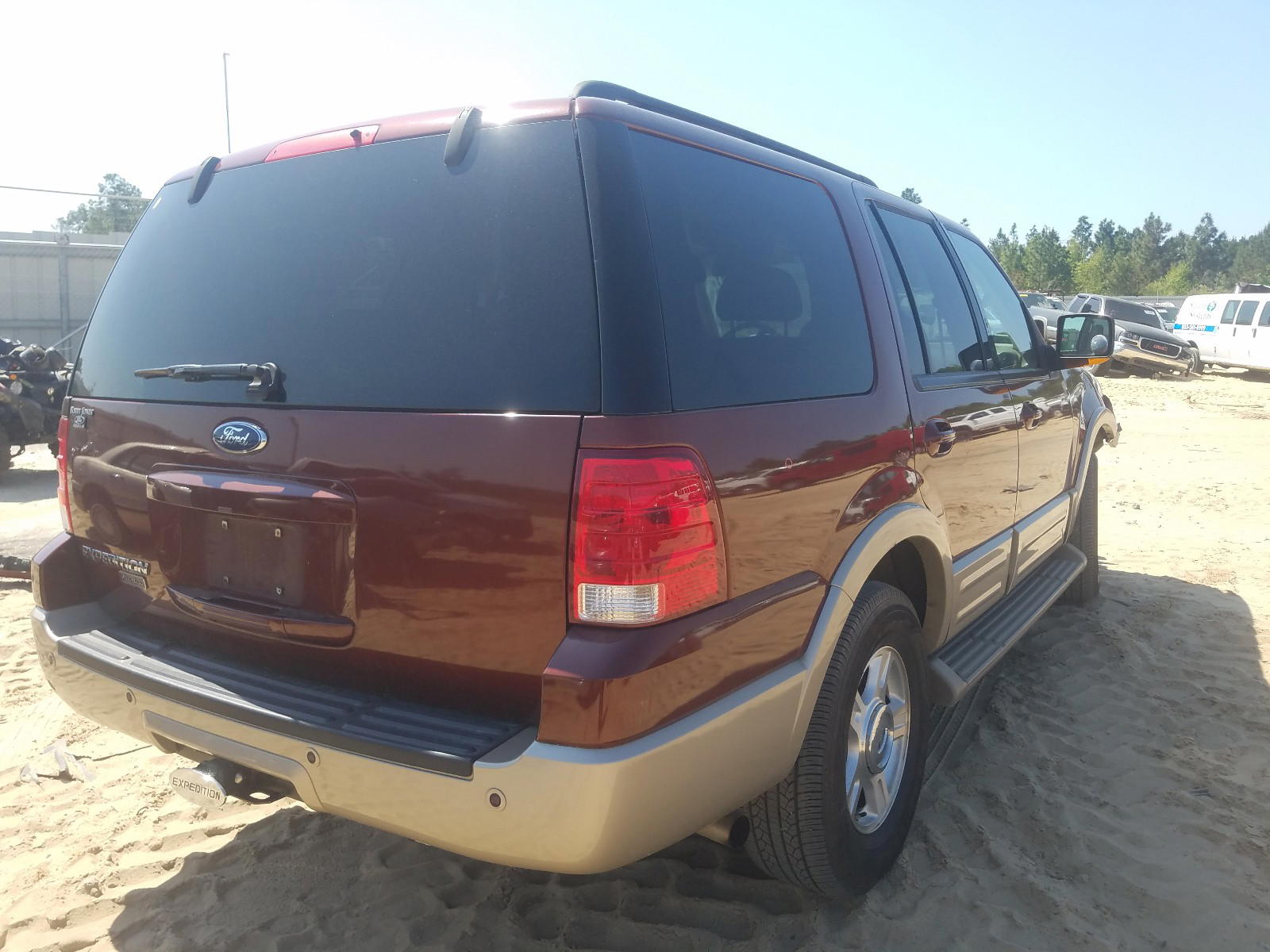Photo 4 from auction – 2006 FORD EXPEDITION with VIN 1FMPU17516LA39158