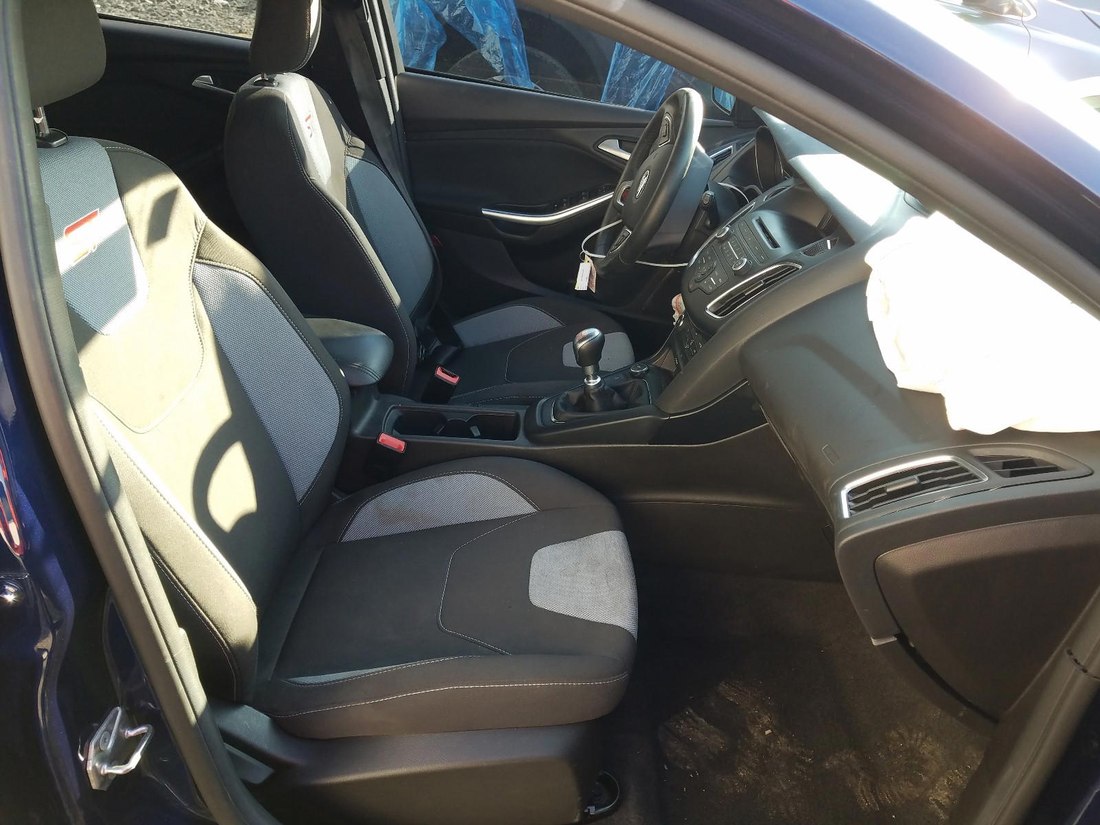 Photo 5 from auction – 2017 FORD FOCUS ST with VIN 1FADP3L99HL202649