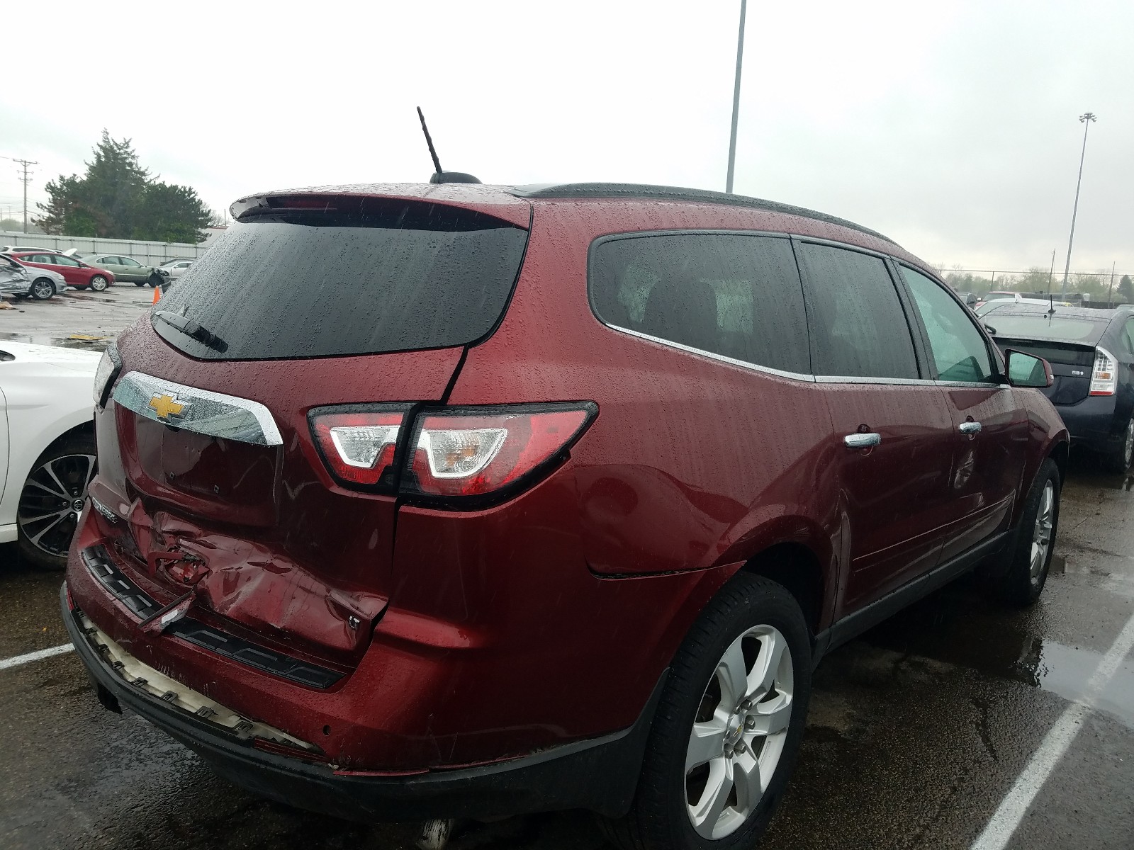 Photo 4 from auction – 2017 CHEVROLET TRAVERSE L with VIN 1GNKRGKD7HJ279550