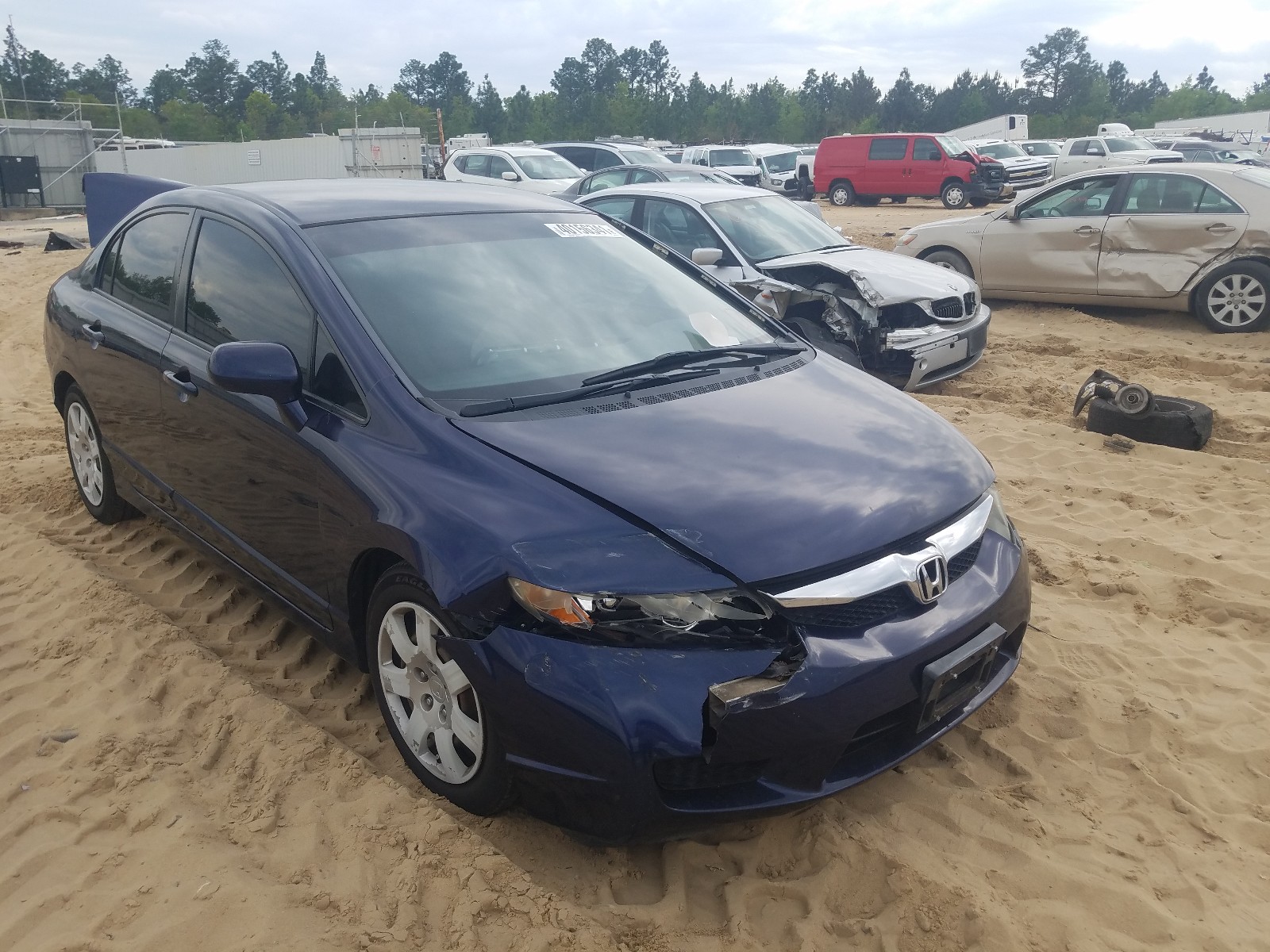 HONDA CIVIC LX 2011 with VIN 2HGFA1F58BH529695 - Photo from auction