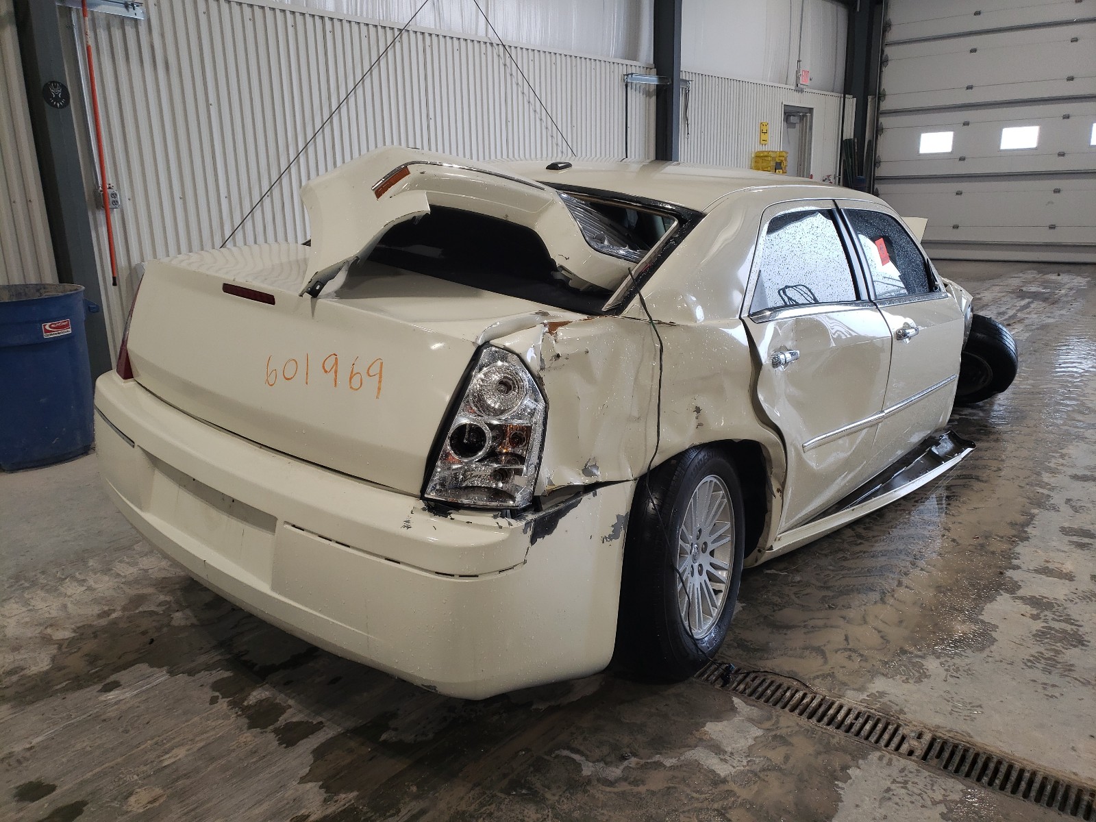 Photo 4 from auction – 2010 CHRYSLER 300 TOURIN with VIN 2C3CA5CV6AH326790