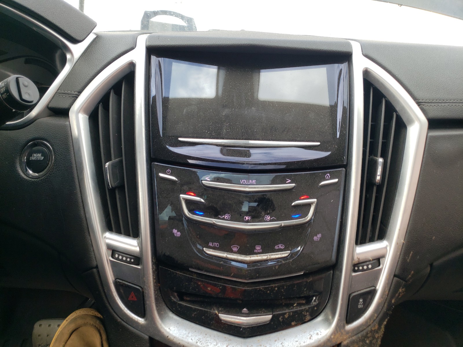 Photo 9 from auction – 2015 CADILLAC SRX LUXURY with VIN 3GYFNEE33FS580867