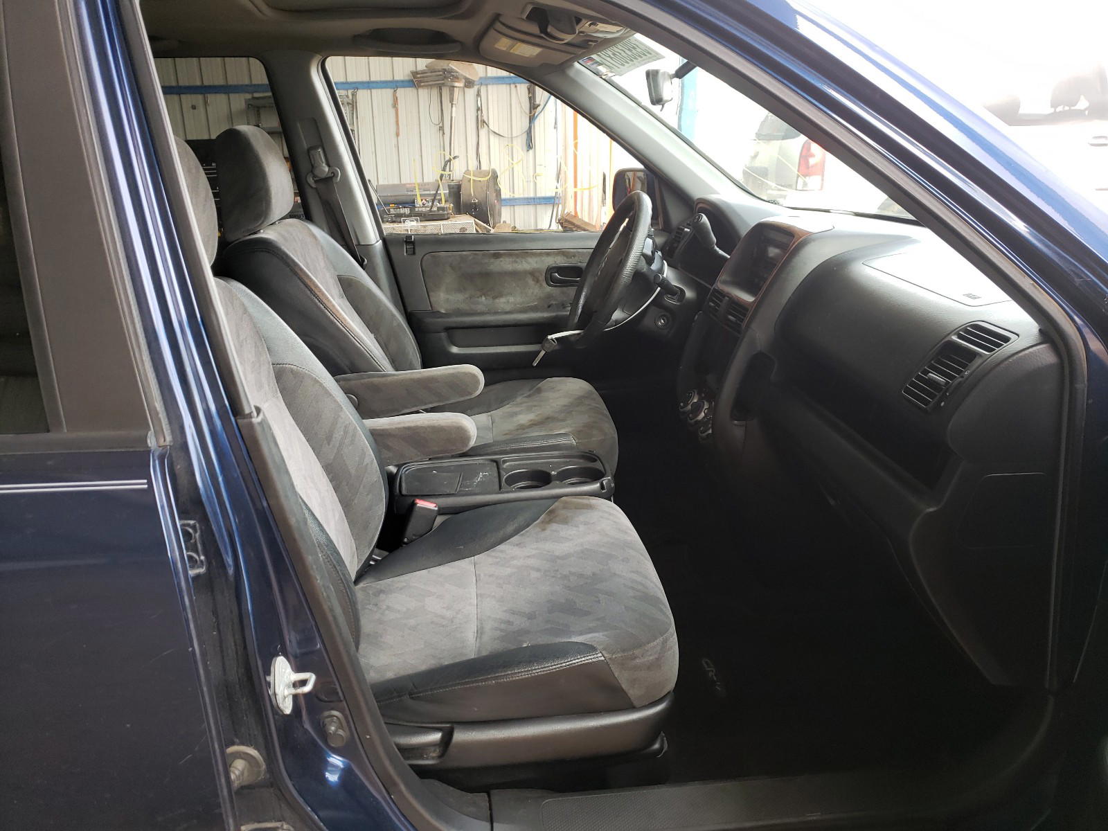Photo 5 from auction – 2002 HONDA CR-V with VIN JHLRD78882C061065