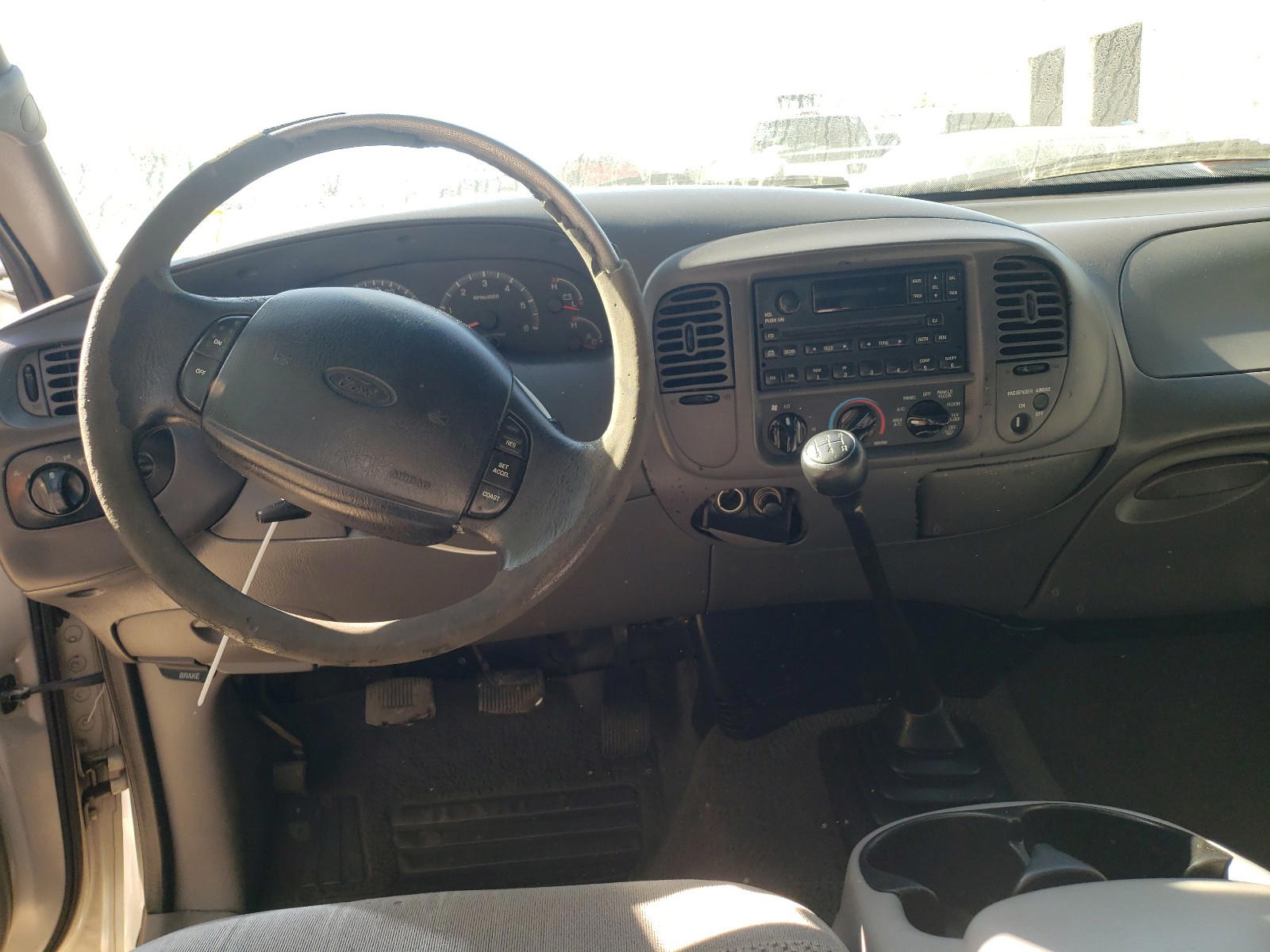 Photo 9 from auction – 2000 FORD F150 with VIN 2FTZX1726YCA71403