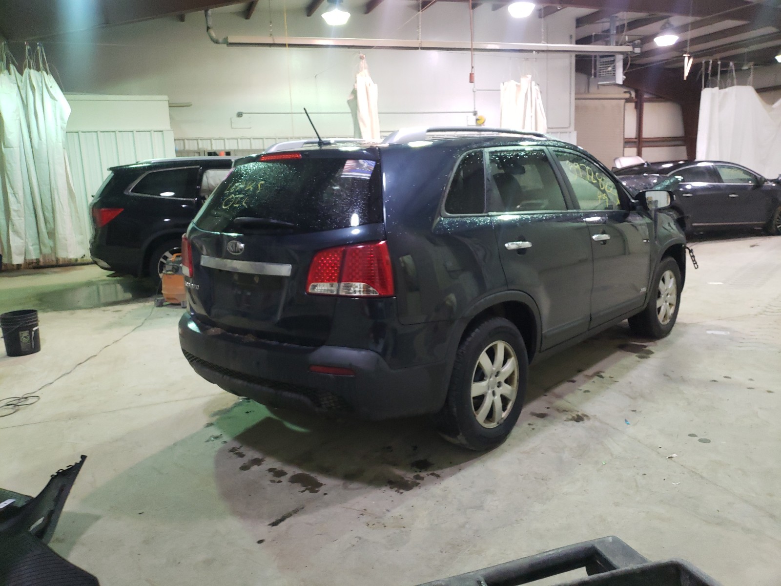 Photo 4 from auction – 2013 KIA SORENTO LX with VIN 5XYKTCA60DG401407
