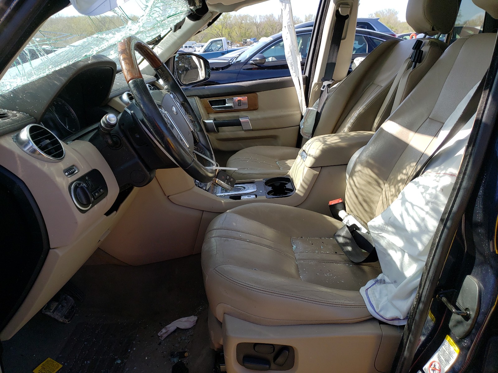 Photo 5 from auction – 2016 LAND ROVER LR4 HSE with VIN SALAG2V63GA818957