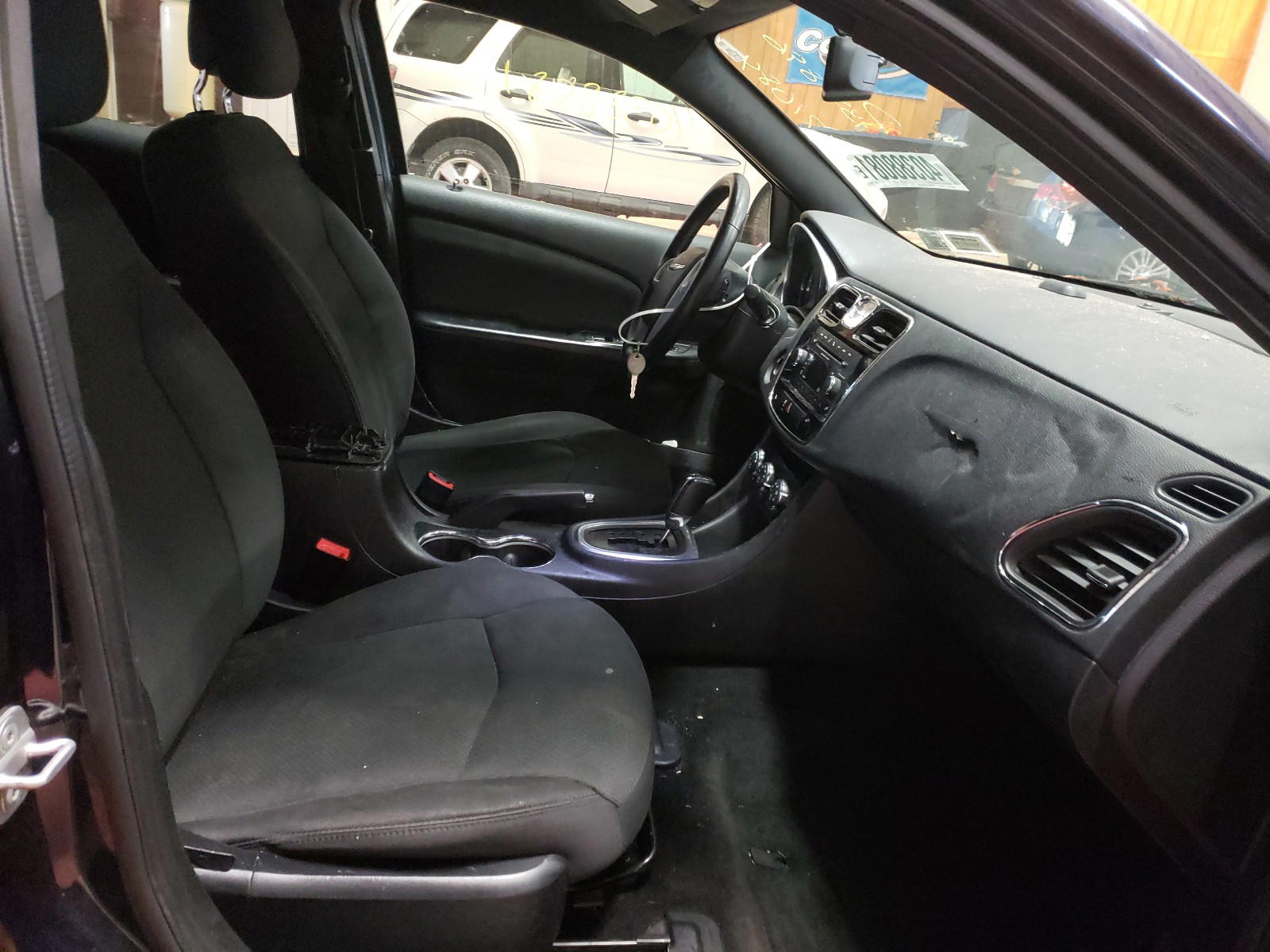 Photo 5 from auction – 2012 CHRYSLER 200 TOURIN with VIN 1C3CCBBB4CN171084