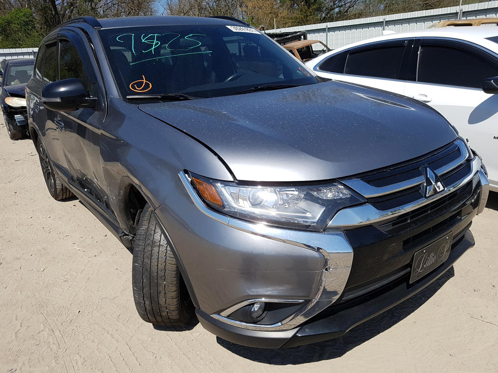 MITSUBISHI OUTLANDER 2018 with VIN JA4AD3A34JZ018723 - Photo from auction