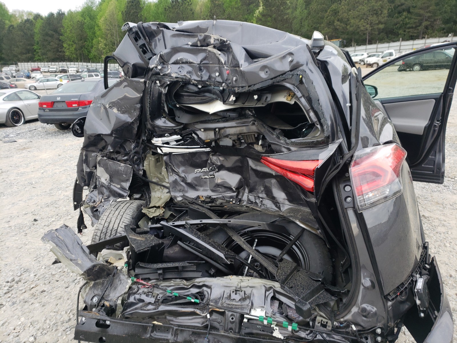 Photo 9 from auction – 2017 TOYOTA RAV4 LIMIT with VIN 2T3DFREV3HW560420