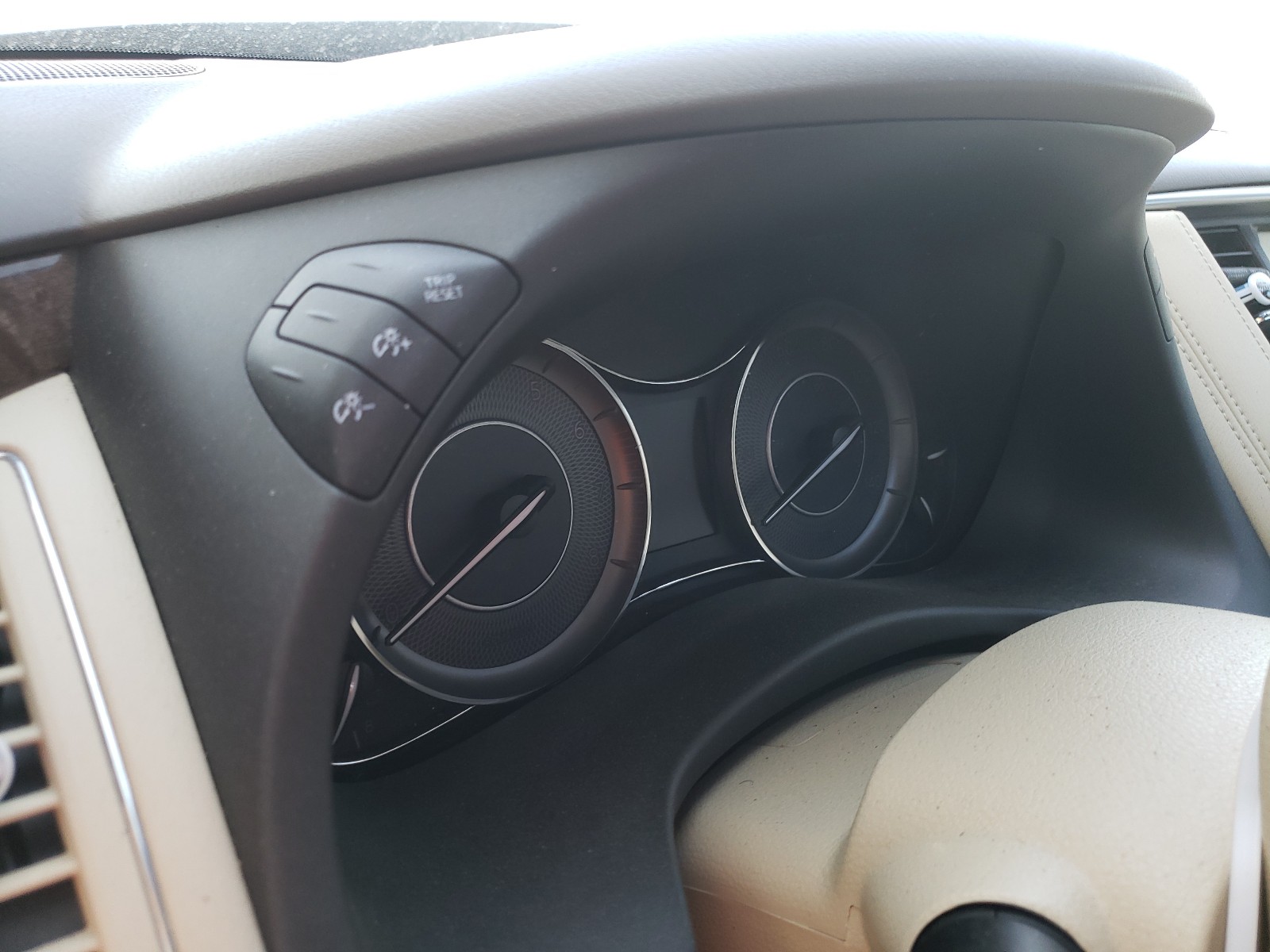 Photo 8 from auction – 2015 INFINITI QX80 with VIN JN8AZ2ND6F9770486