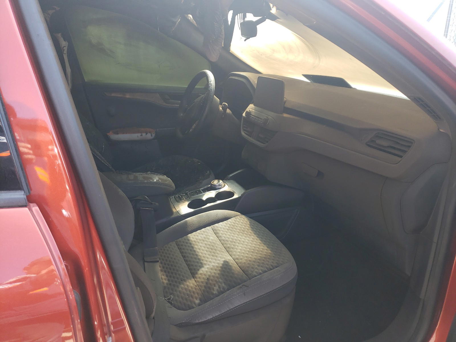 Photo 5 from auction – 2020 FORD ESCAPE SE with VIN 1FMCU9G68LUA68006