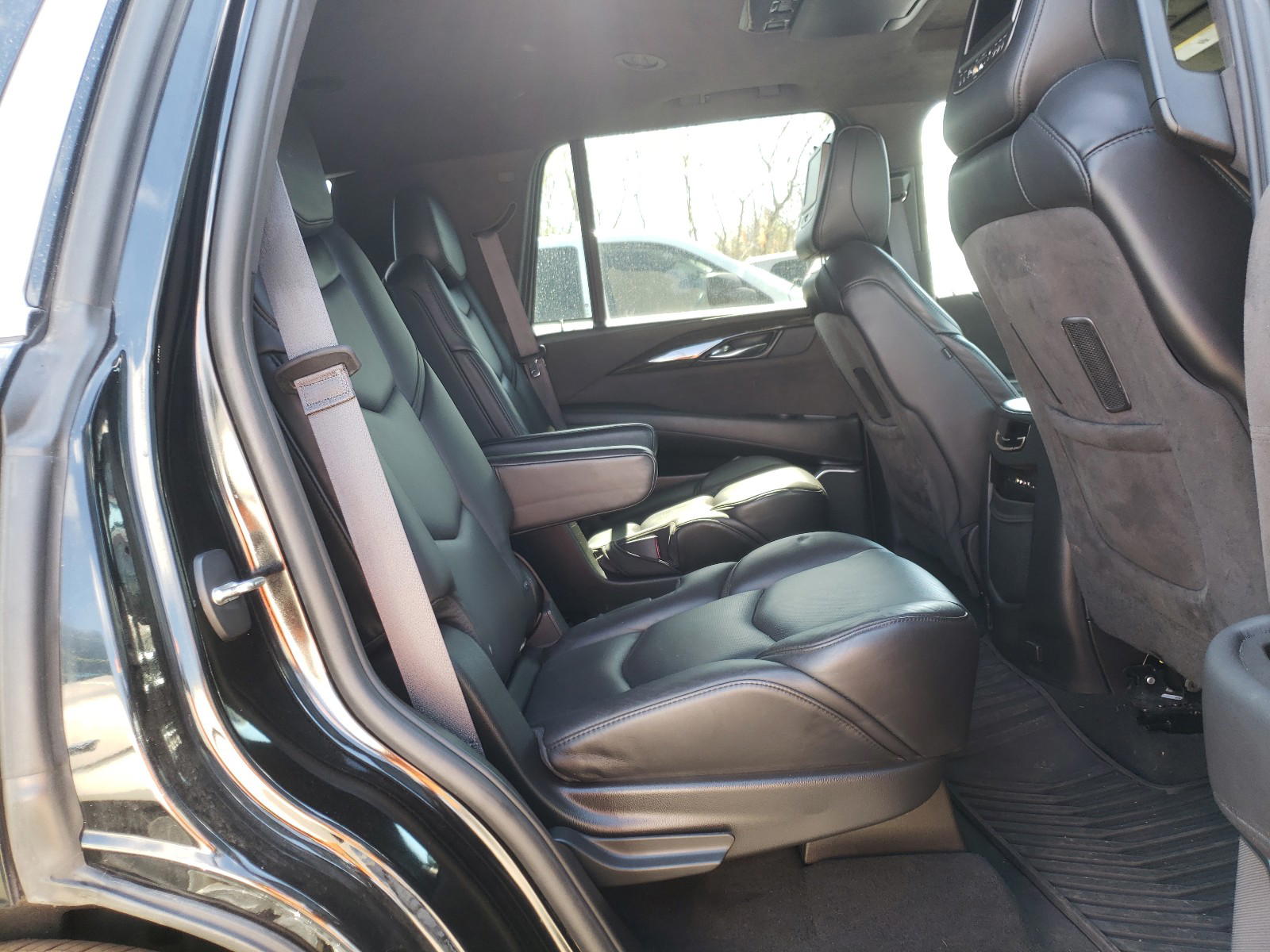 Photo 6 from auction – 2016 CADILLAC ESCALADE with VIN 1GYS4DKJXGR184650