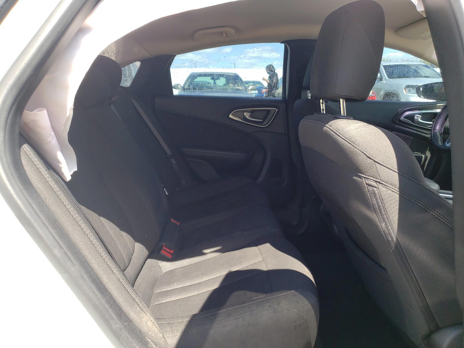 Photo 6 from auction – 2016 CHRYSLER 200 LIMITE with VIN 1C3CCCAB1GN104066