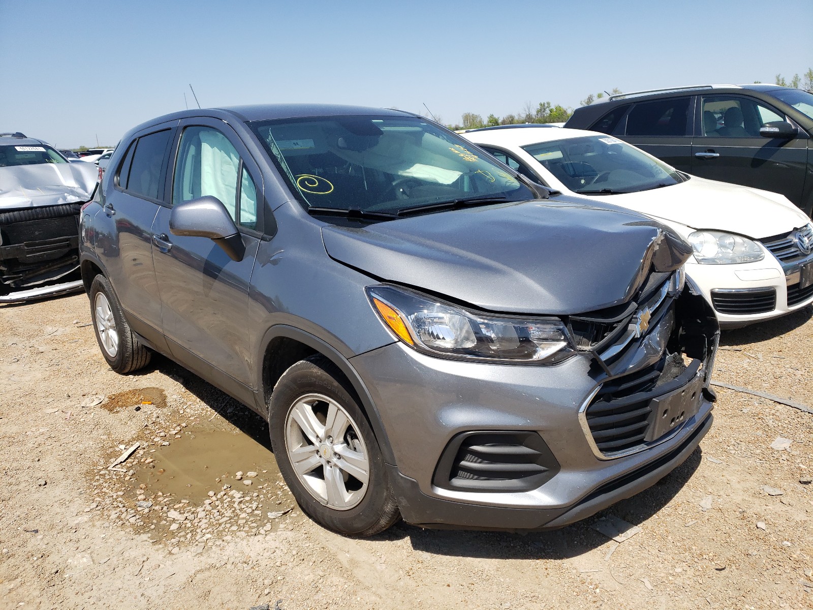 CHEVROLET TRAX LS 2020 with VIN 3GNCJKSB1LL186375 - Photo from auction