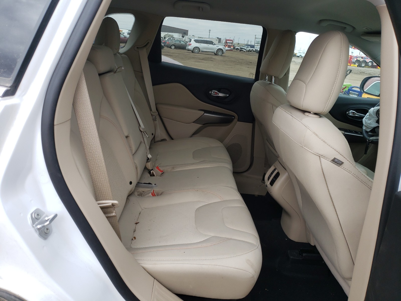 Photo 6 from auction – 2019 JEEP CHEROKEE L with VIN 1C4PJMCB4KD394730