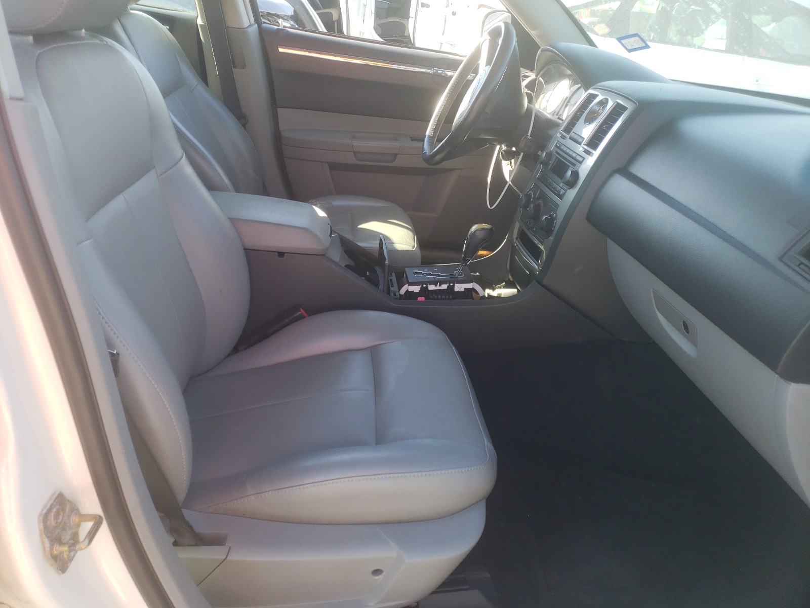 Photo 5 from auction – 2005 CHRYSLER 300 with VIN 2C3KA53GX6H384194
