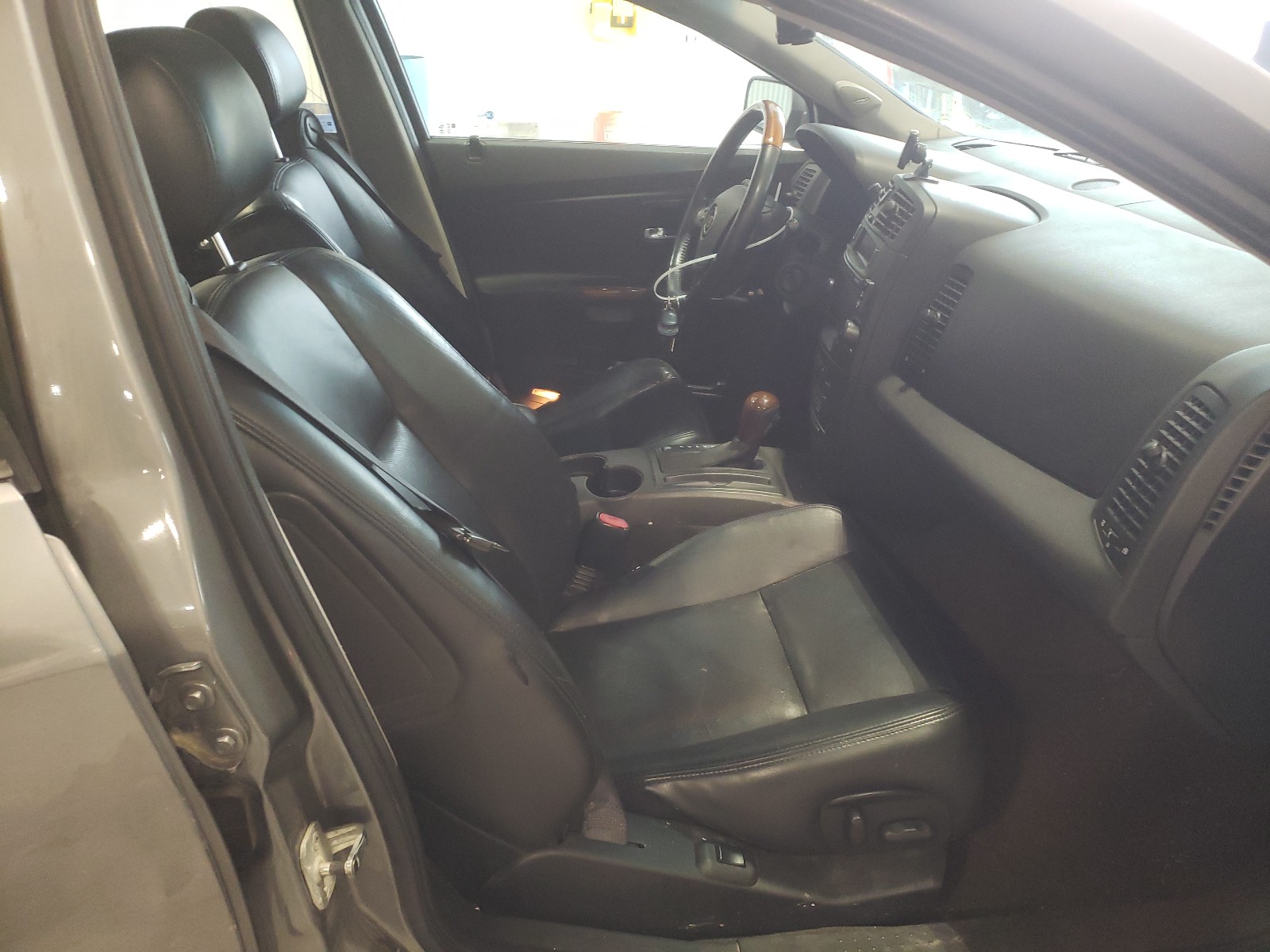 Фото 5 с аукциона – 2004 CADILLAC CTS с VIN 1G6DM577240107842