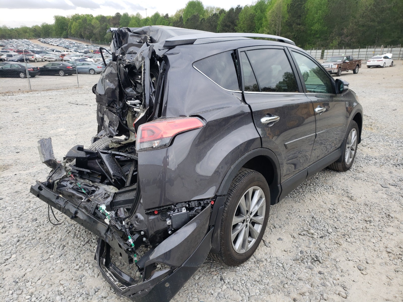 Photo 4 from auction – 2017 TOYOTA RAV4 LIMIT with VIN 2T3DFREV3HW560420