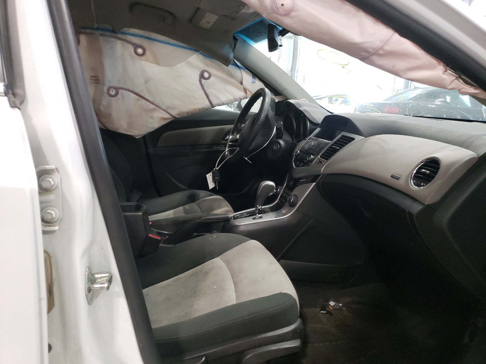 Photo 5 from auction – 2011 CHEVROLET CRUZE LS with VIN 1G1PC5SH0B7175034
