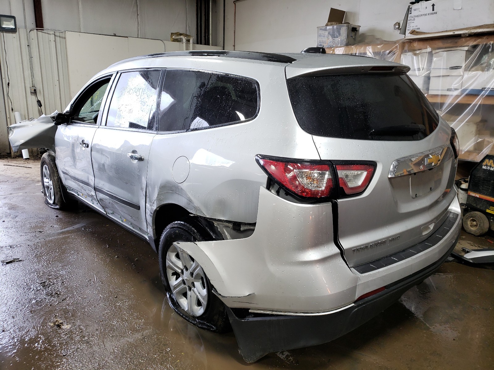 Photo 3 from auction – 2017 CHEVROLET TRAVERSE L with VIN 1GNKVFED3HJ282804