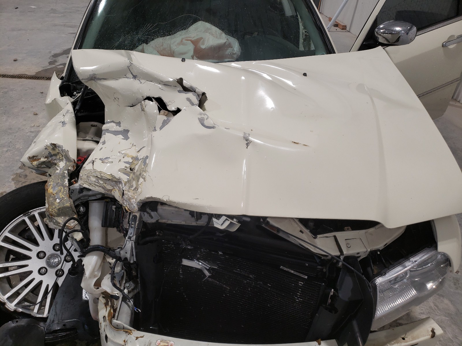 Photo 7 from auction – 2010 CHRYSLER 300 TOURIN with VIN 2C3CA5CV6AH326790