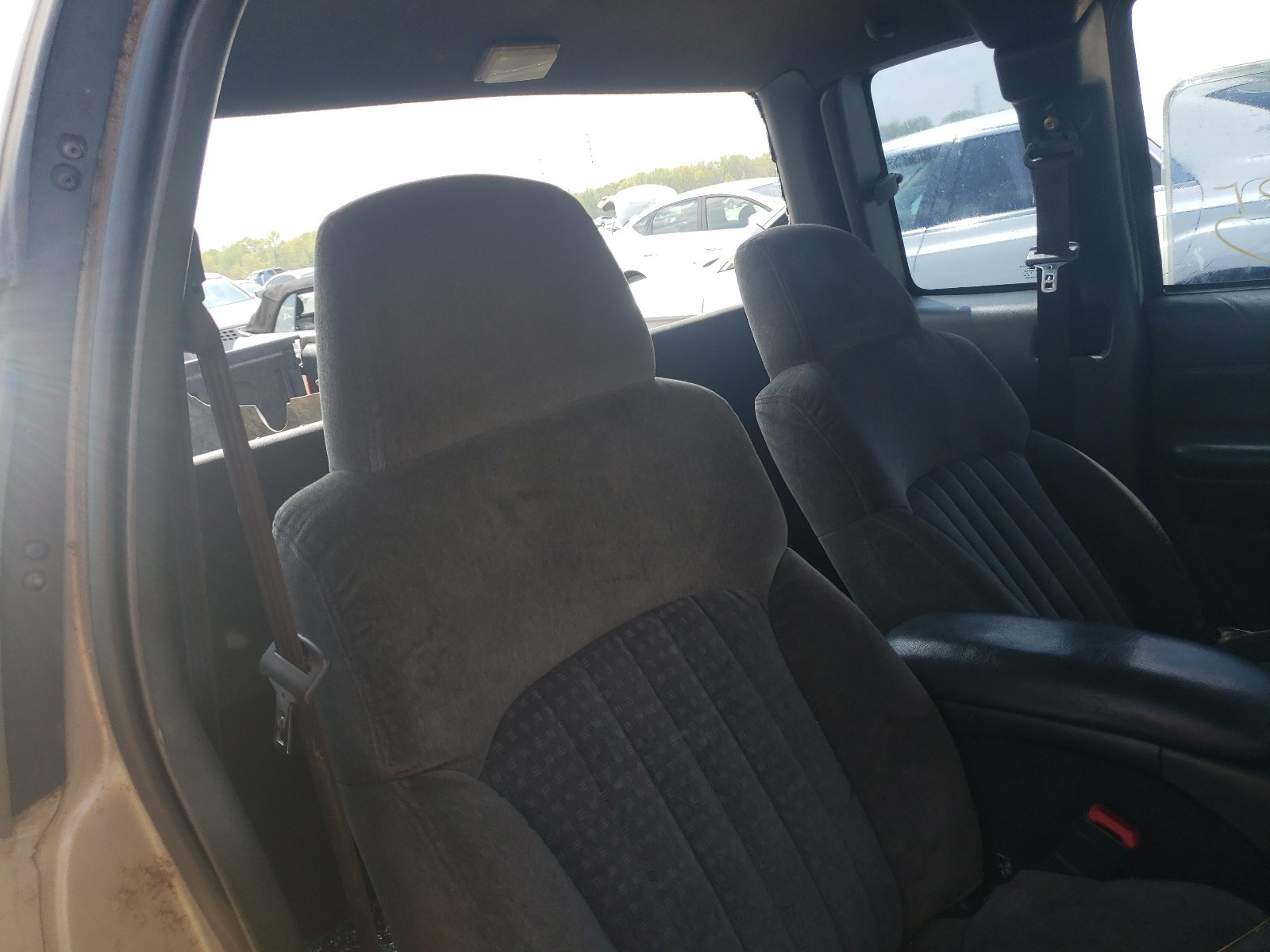 Photo 6 from auction – 2001 CHEVROLET OTHER with VIN 1GCCS195918164667