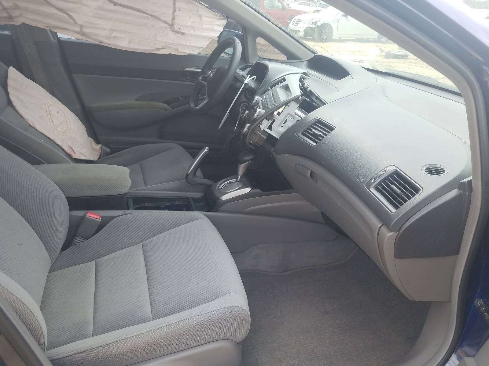 Photo 5 from auction – 2011 HONDA CIVIC LX with VIN 2HGFA1F58BH529695
