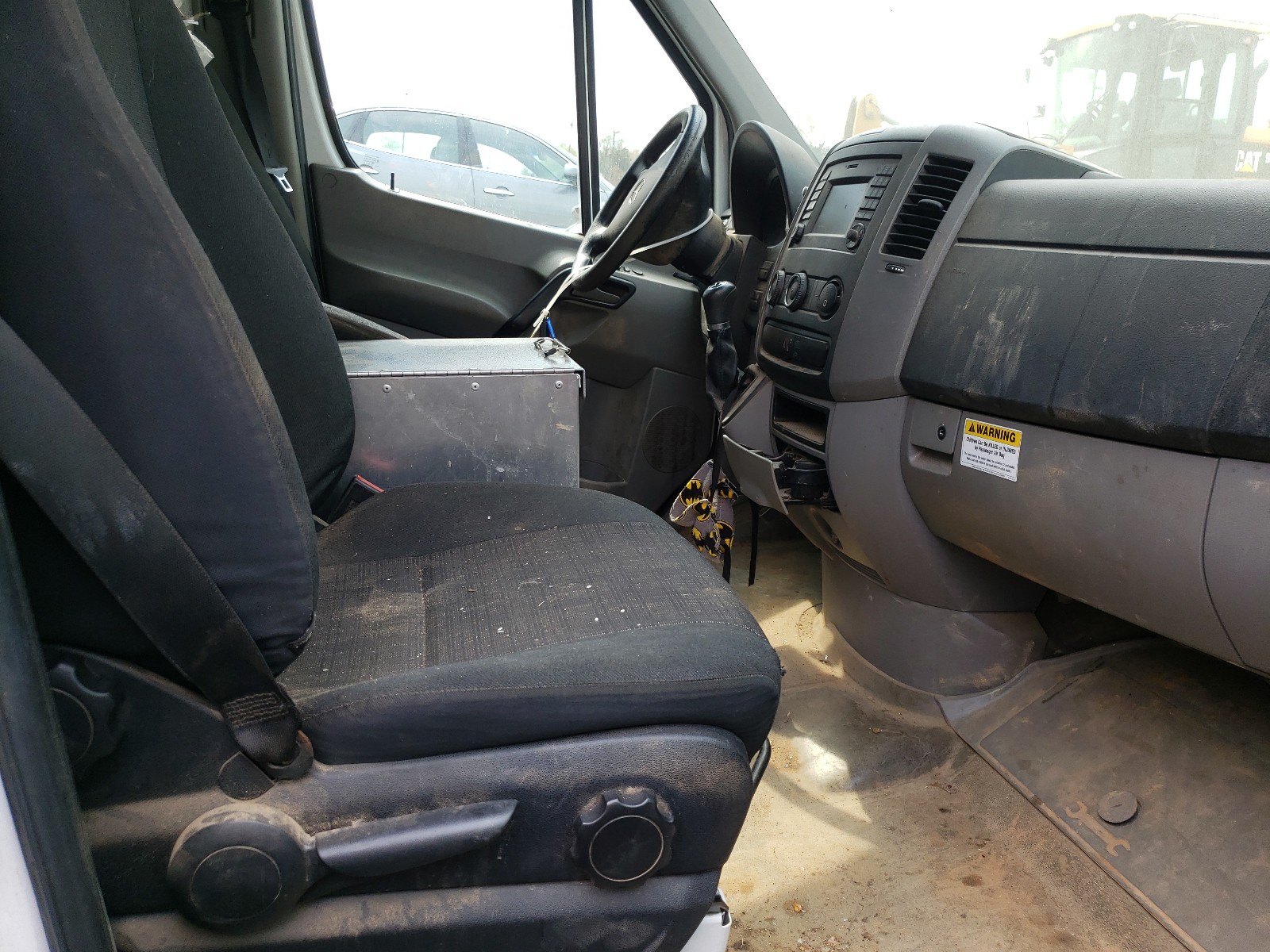 Photo 5 from auction – 2016 MERCEDES-BENZ SPRINTER 2 with VIN WD3PE8DD1GP176840
