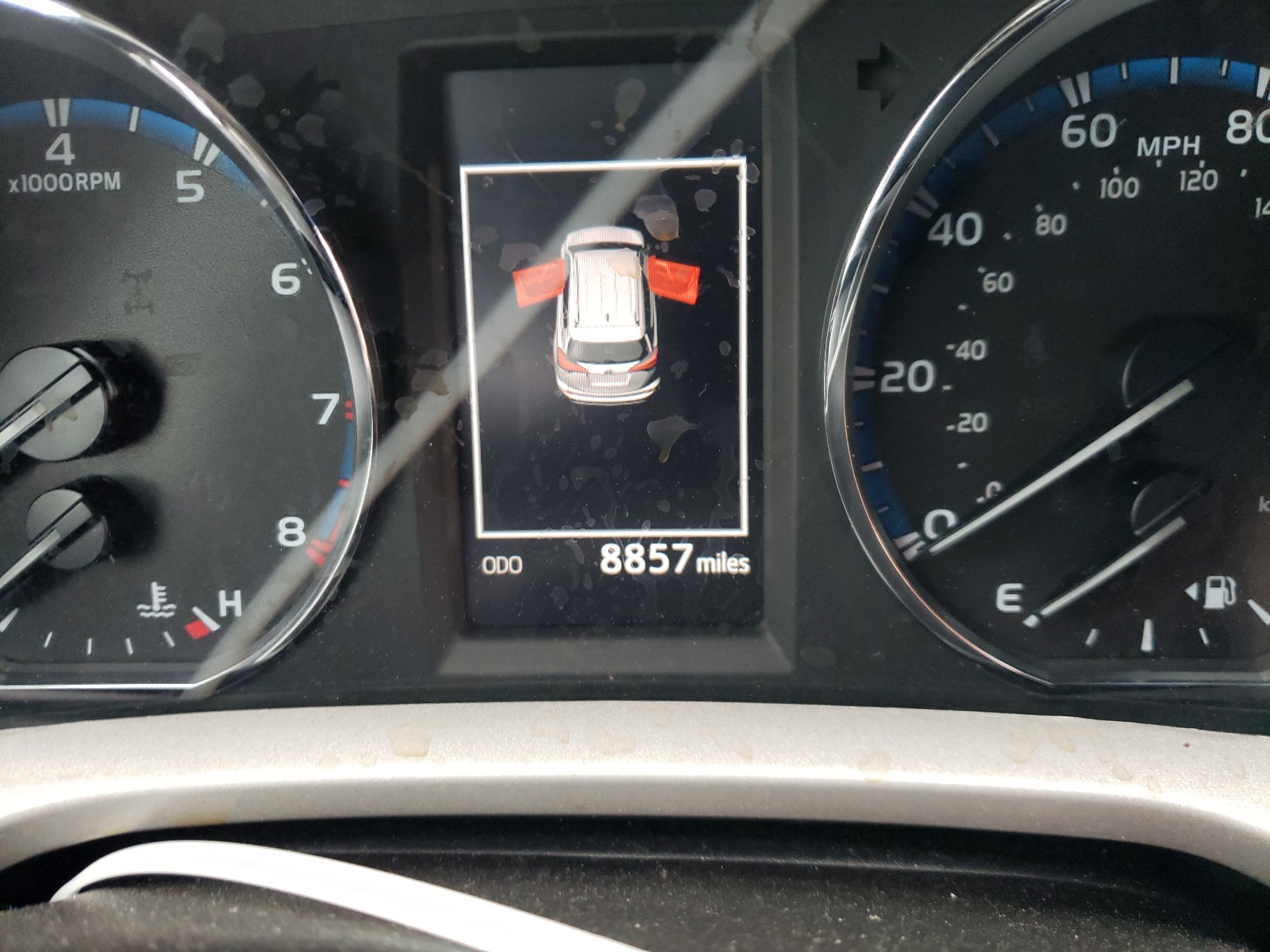 Photo 8 from auction – 2017 TOYOTA RAV4 LIMIT with VIN 2T3DFREV3HW560420
