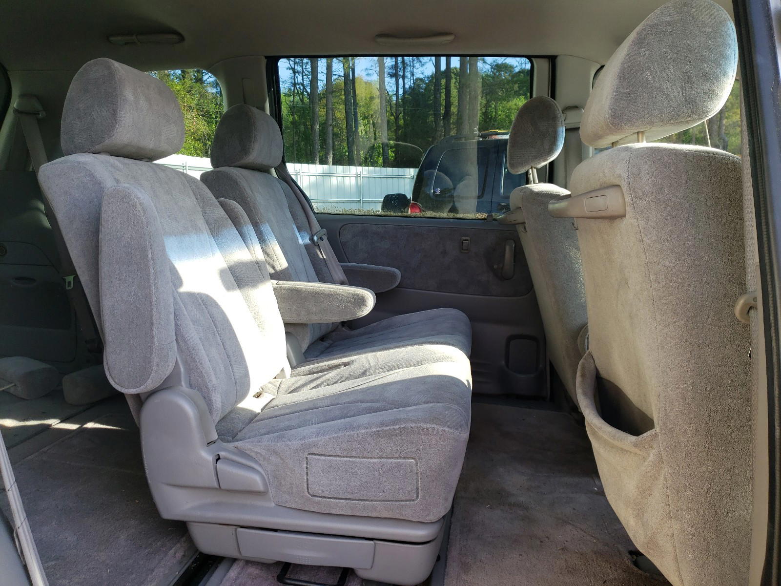 Photo 6 from auction – 2002 MAZDA MPV with VIN JM3LW28A520328402