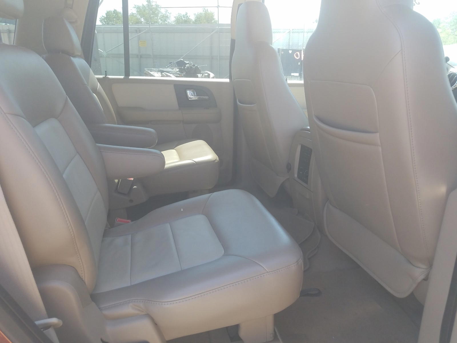 Photo 6 from auction – 2006 FORD EXPEDITION with VIN 1FMPU17516LA39158
