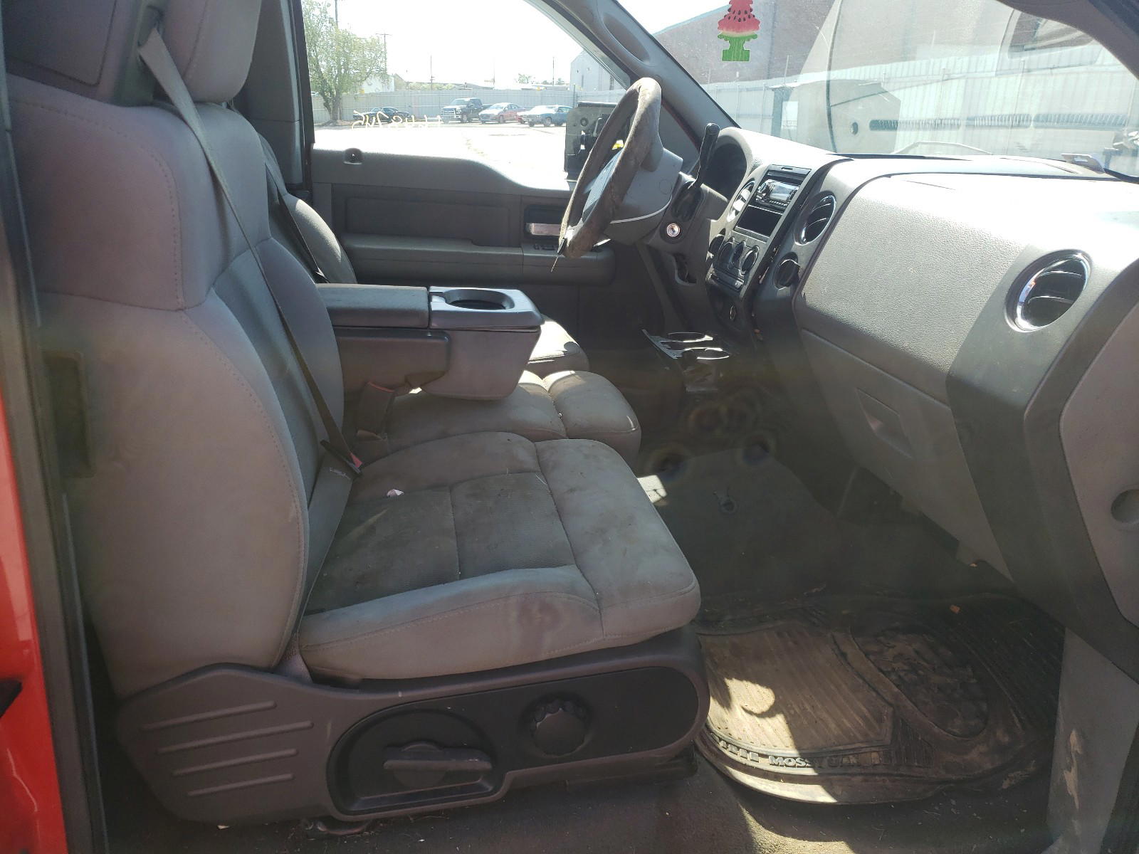 Photo 5 from auction – 2005 FORD F150 with VIN 1FTPX04575KC57166