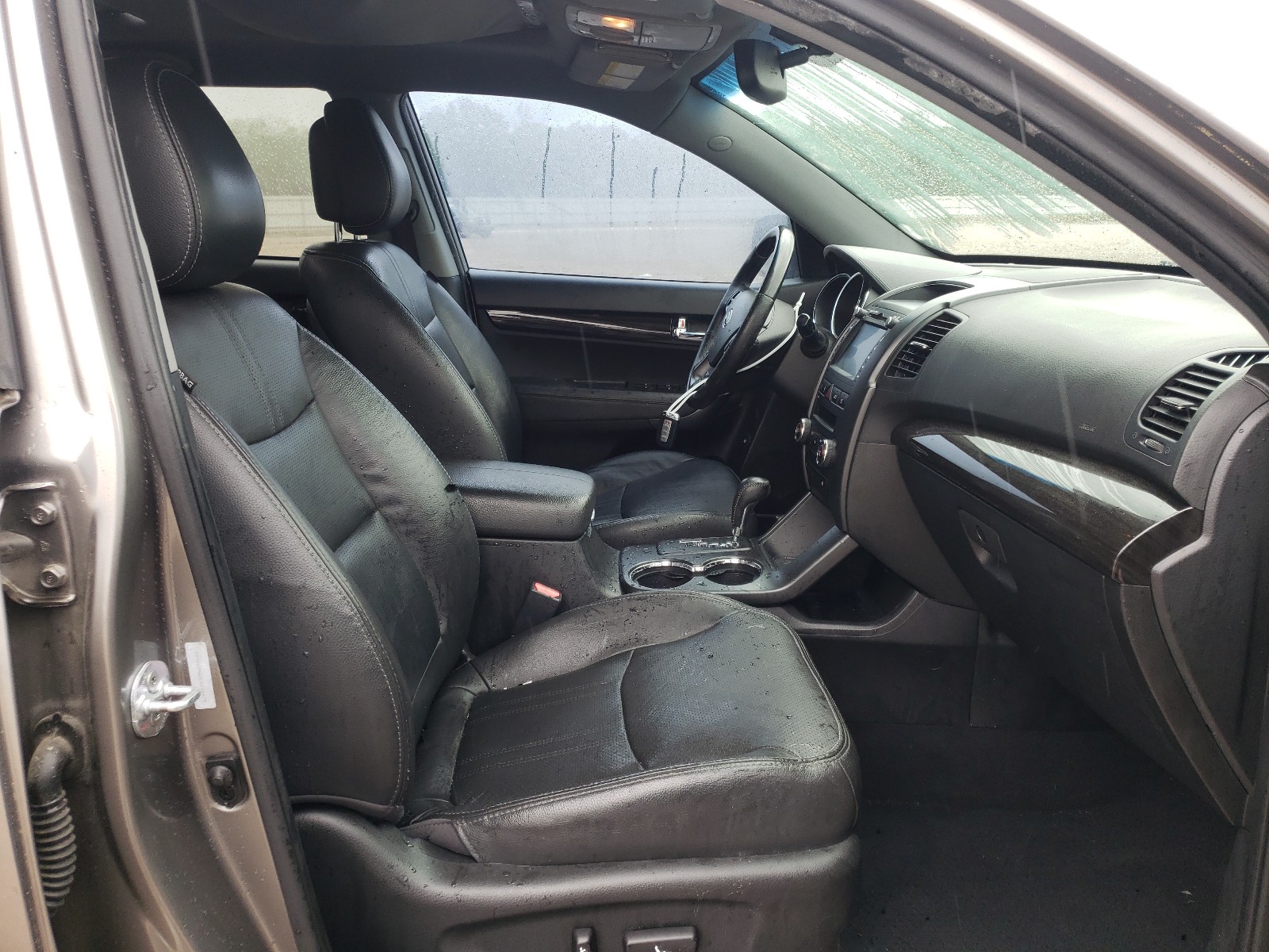 Photo 5 from auction – 2012 KIA SORENTO SX with VIN 5XYKW4A23CG231679