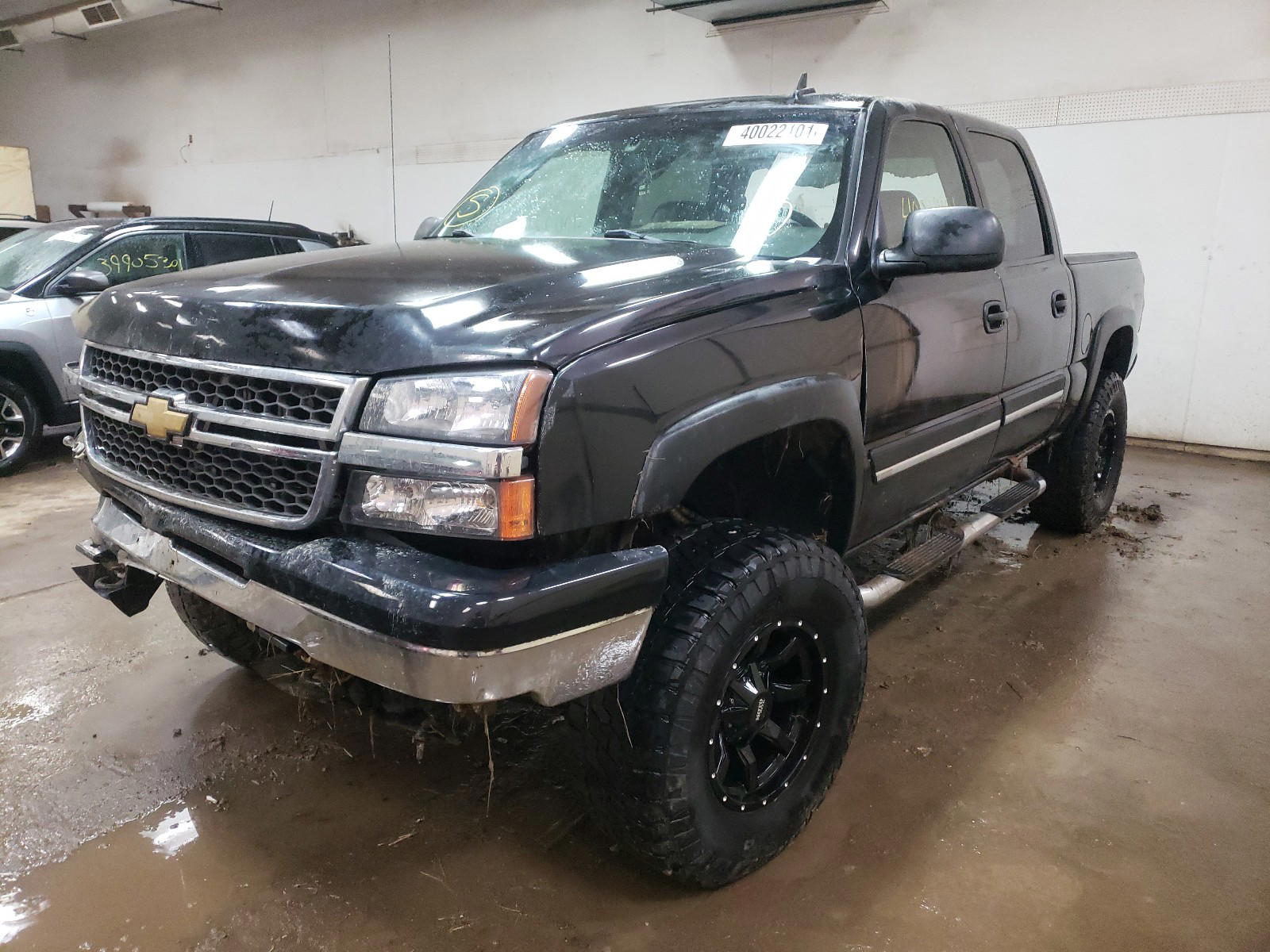 Photo 2 from auction – 2006 CHEVROLET SILVERADO with VIN 2GCEK13TX61345383