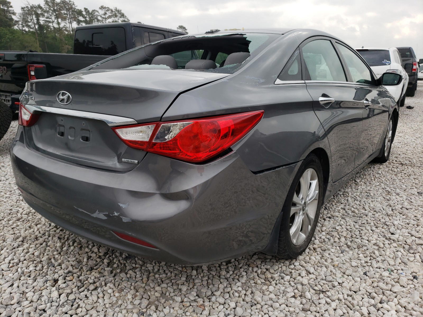 Photo 4 from auction – 2013 HYUNDAI SONATA SE with VIN 5NPEC4AC8DH665332