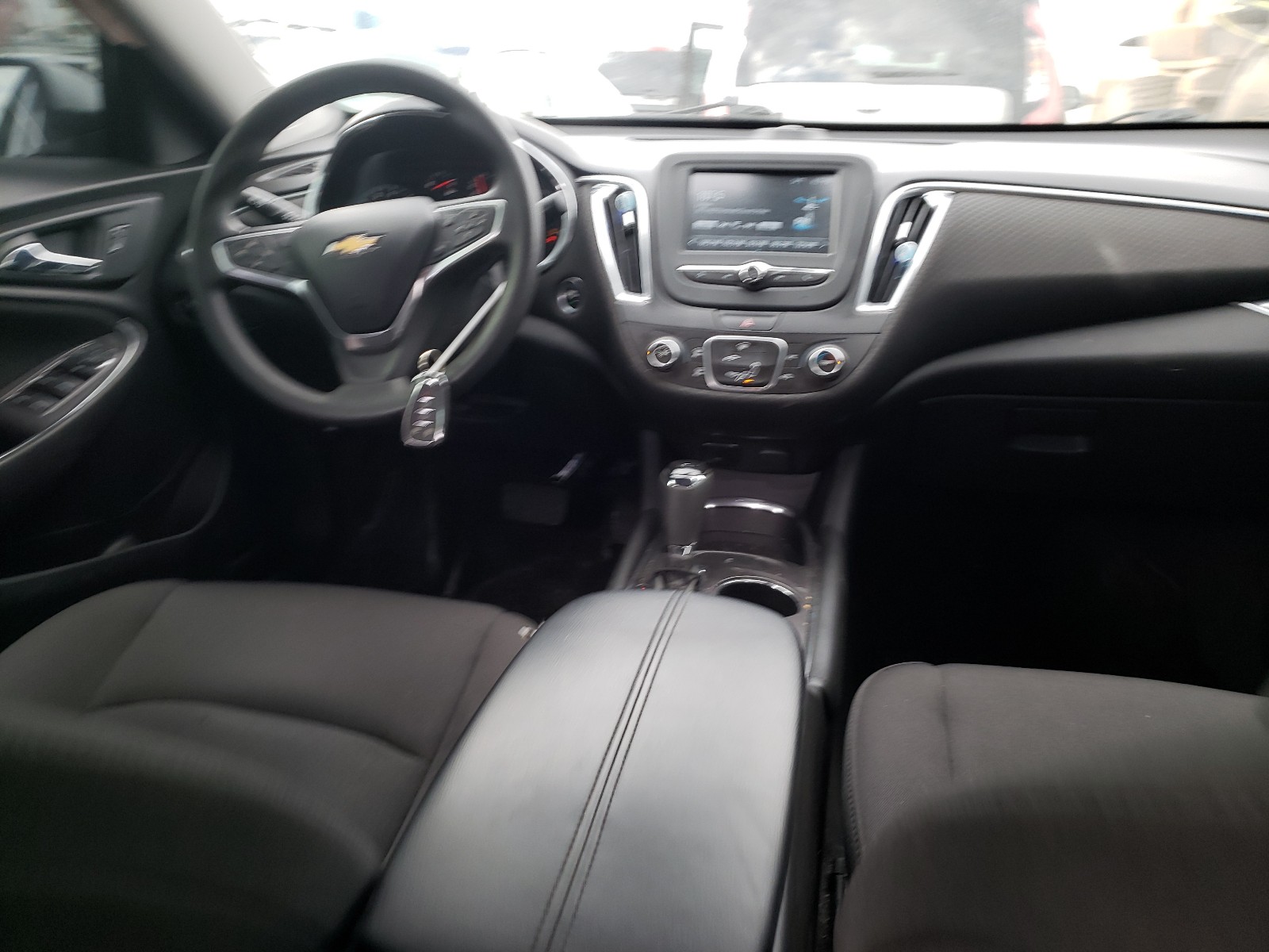 Photo 9 from auction – 2018 CHEVROLET MALIBU with VIN 1G1ZD5ST4JF246458