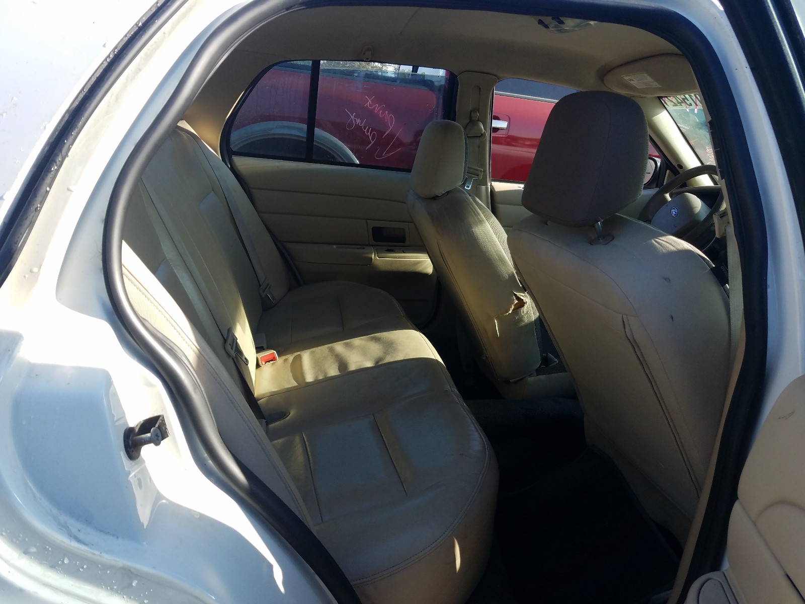Photo 6 from auction – 2007 FORD CROWN VICT with VIN 2FAHP71W27X106574