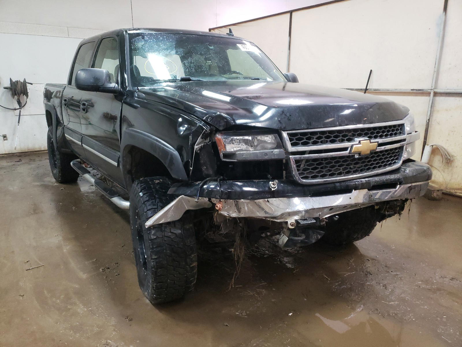CHEVROLET SILVERADO 2006 with VIN 2GCEK13TX61345383 - Photo from auction