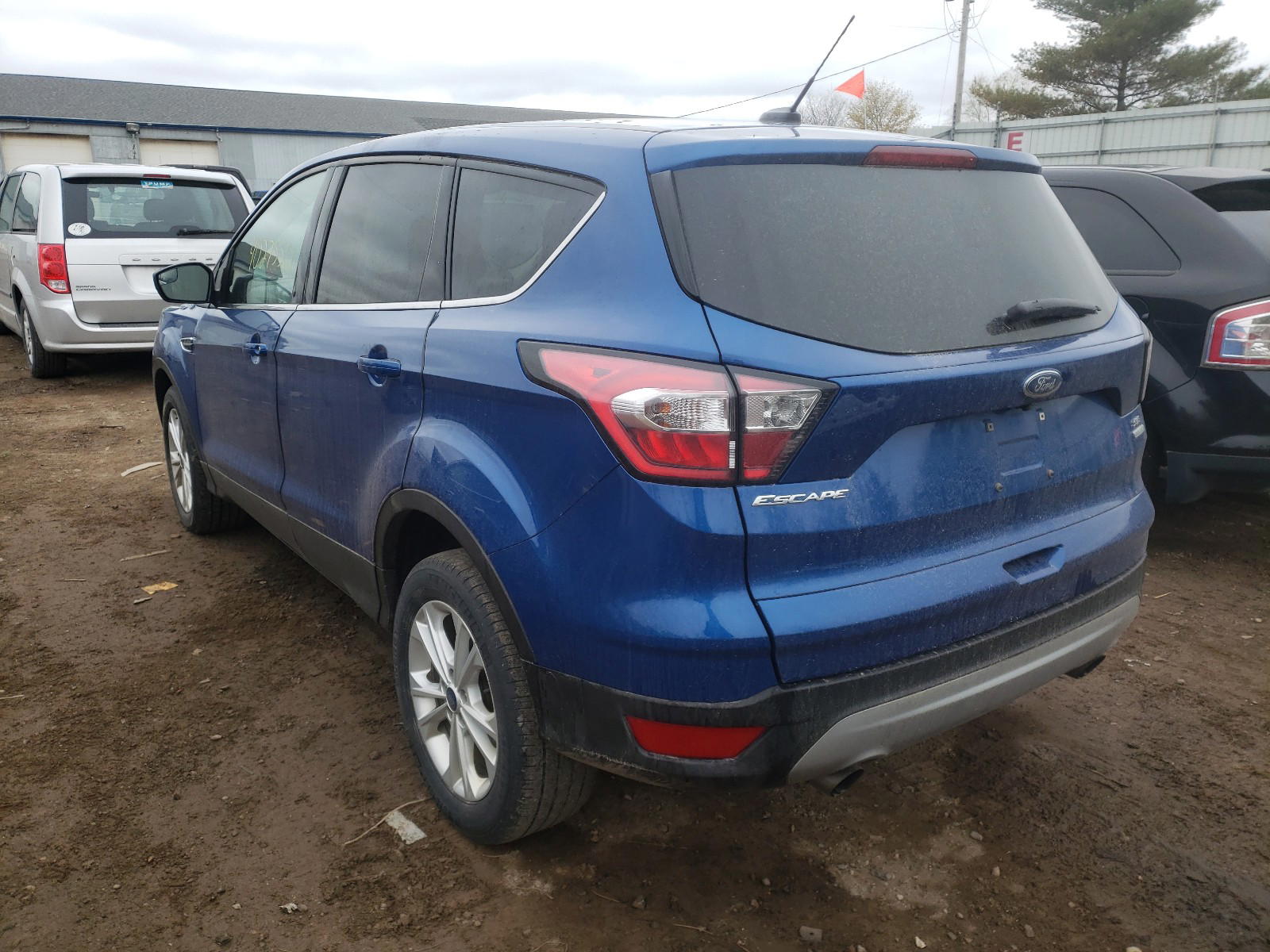 Photo 3 from auction – 2017 FORD ESCAPE with VIN 1FMCU0GD7HUD83686