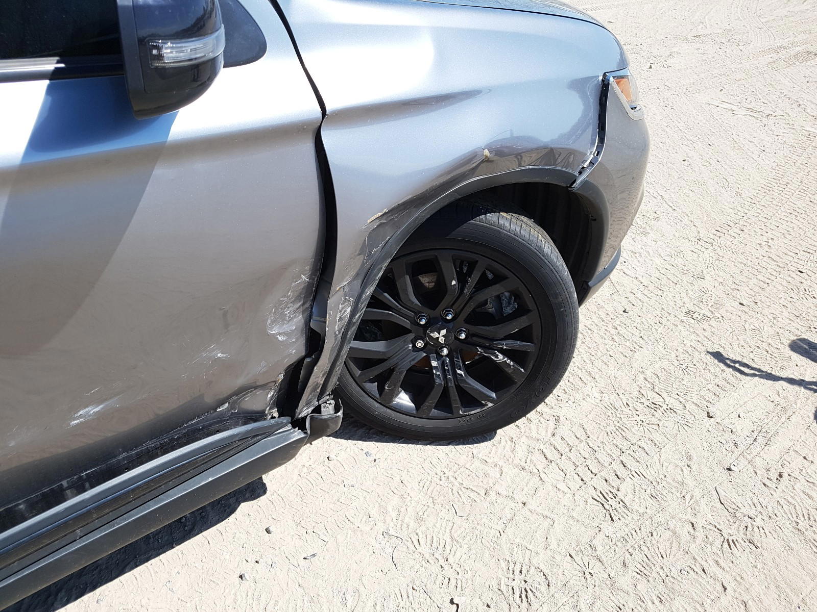 Photo 9 from auction – 2018 MITSUBISHI OUTLANDER with VIN JA4AD3A34JZ018723