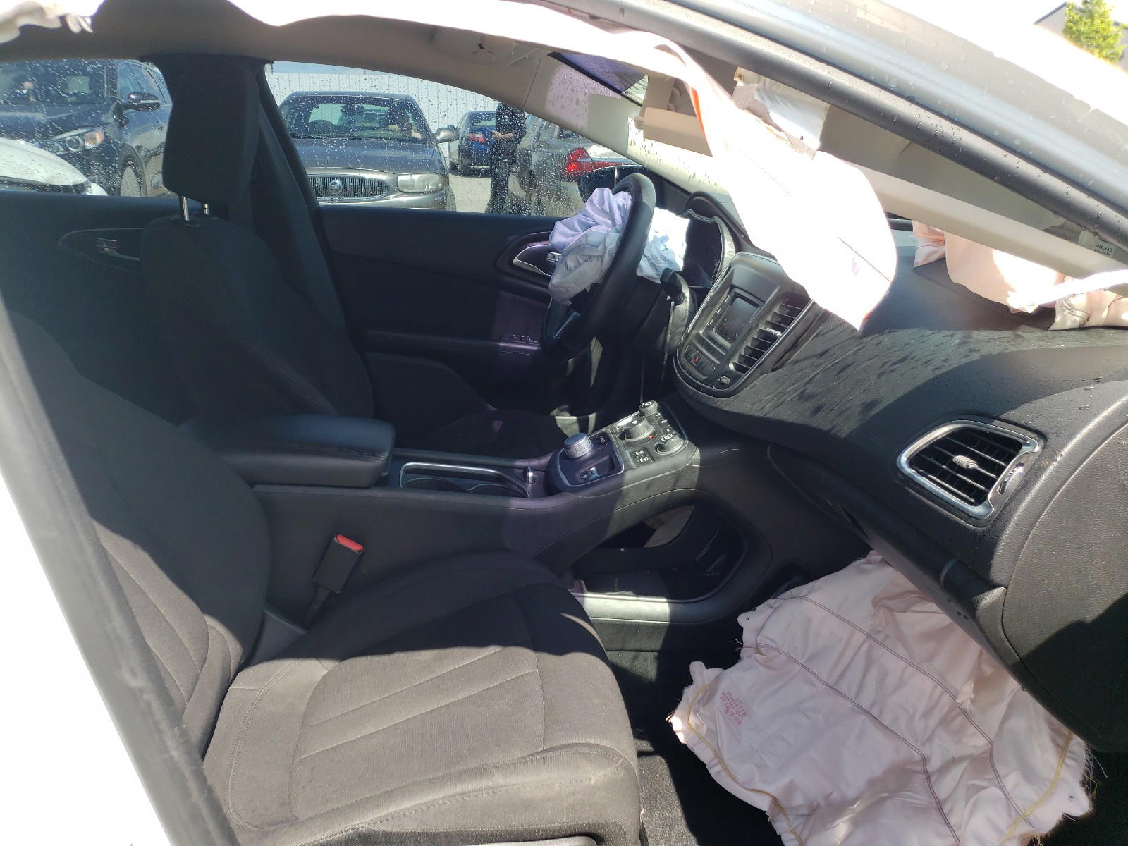 Photo 5 from auction – 2016 CHRYSLER 200 LIMITE with VIN 1C3CCCAB1GN104066